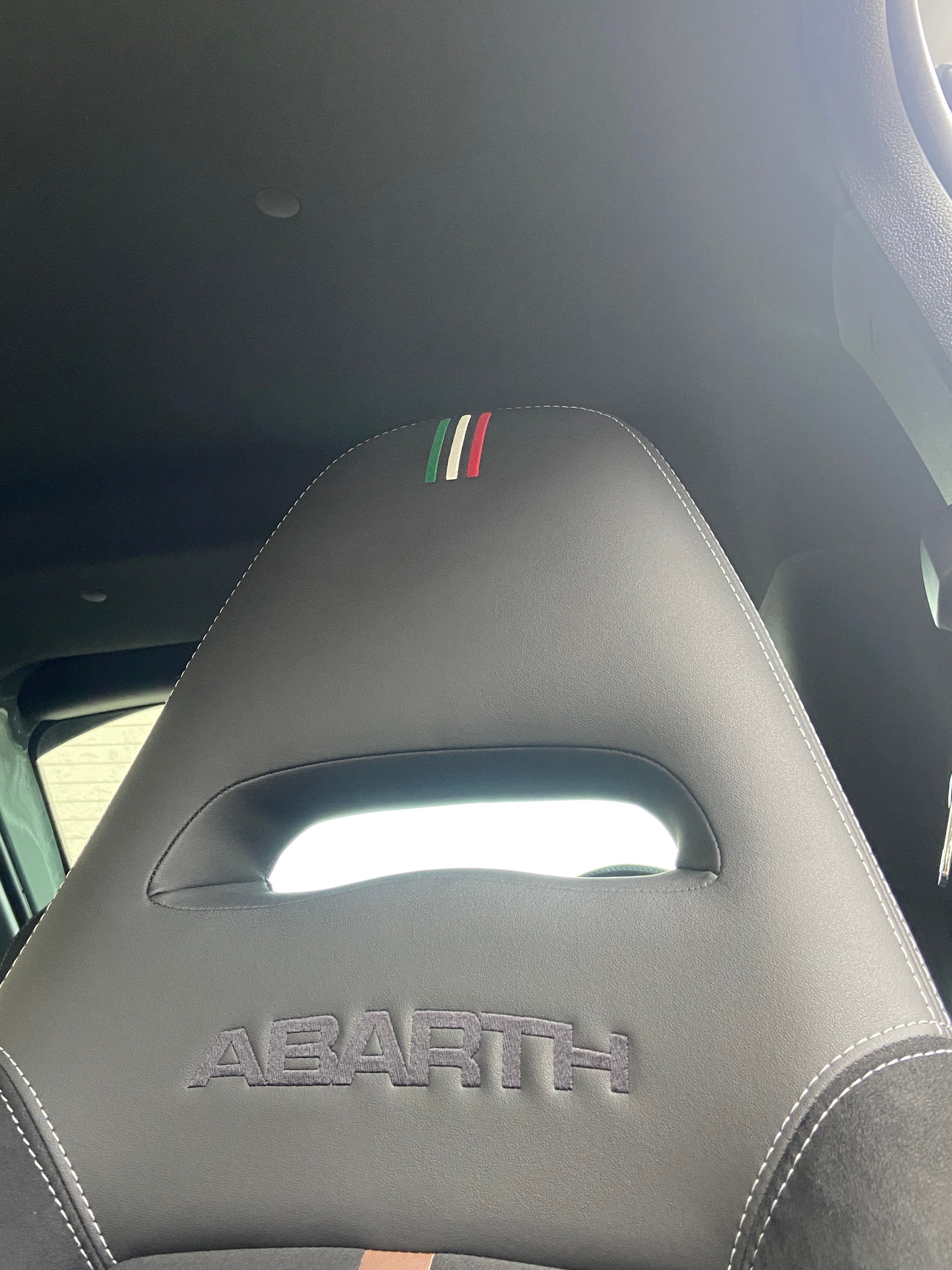FIAT 695 1.4 16V Turbo Abarth 70 Anniversario-image-8