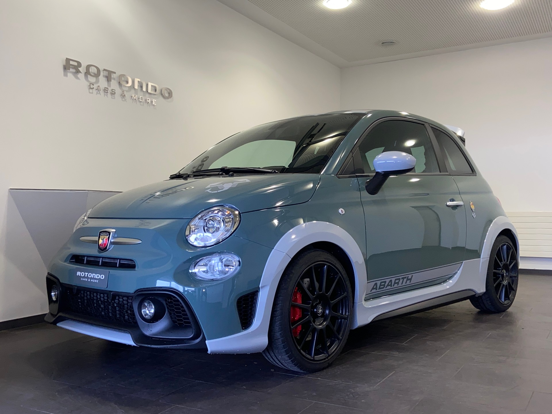 FIAT 695 1.4 16V Turbo Abarth 70 Anniversario-image-0