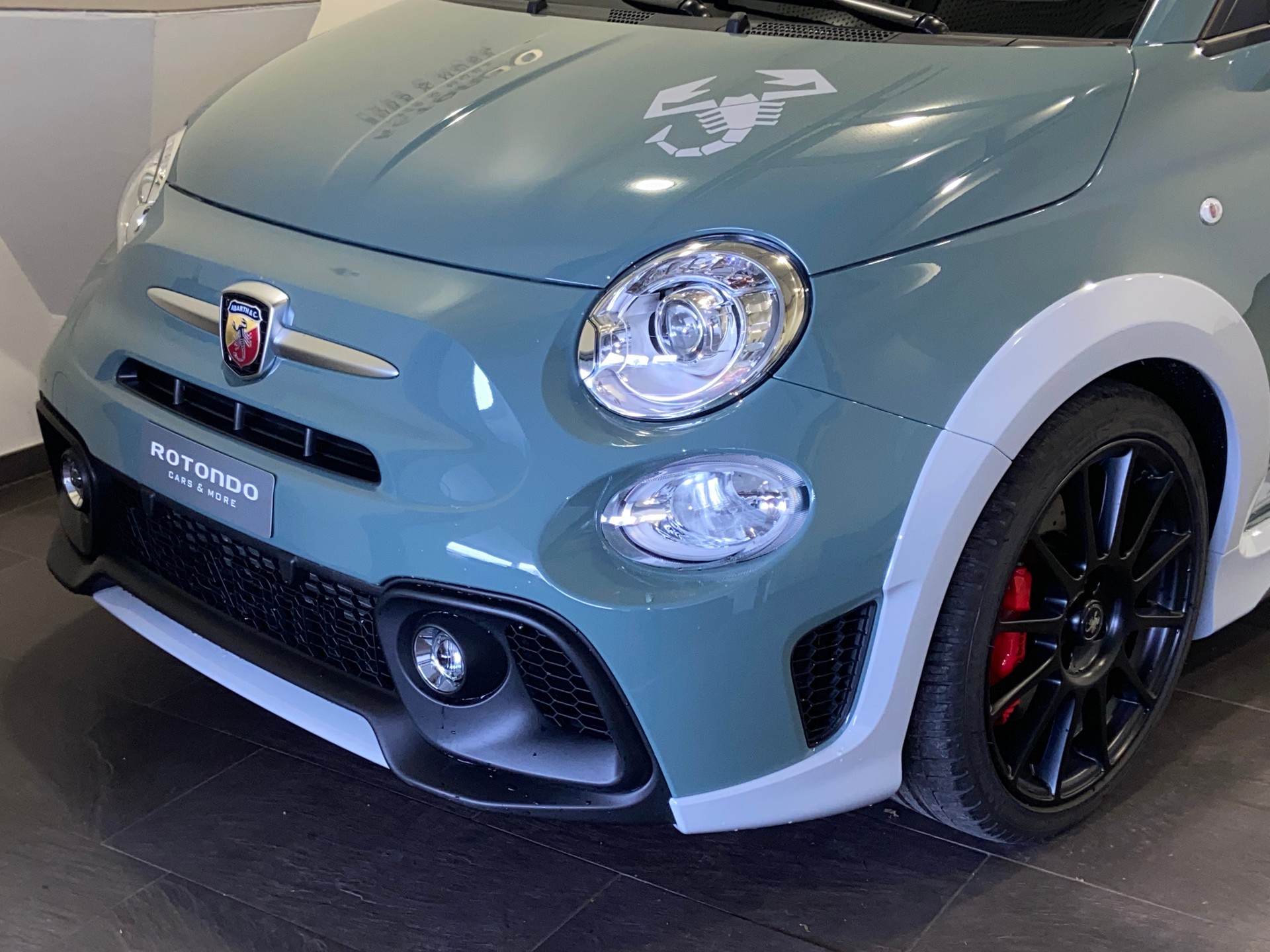 FIAT 695 1.4 16V Turbo Abarth 70 Anniversario-image-2
