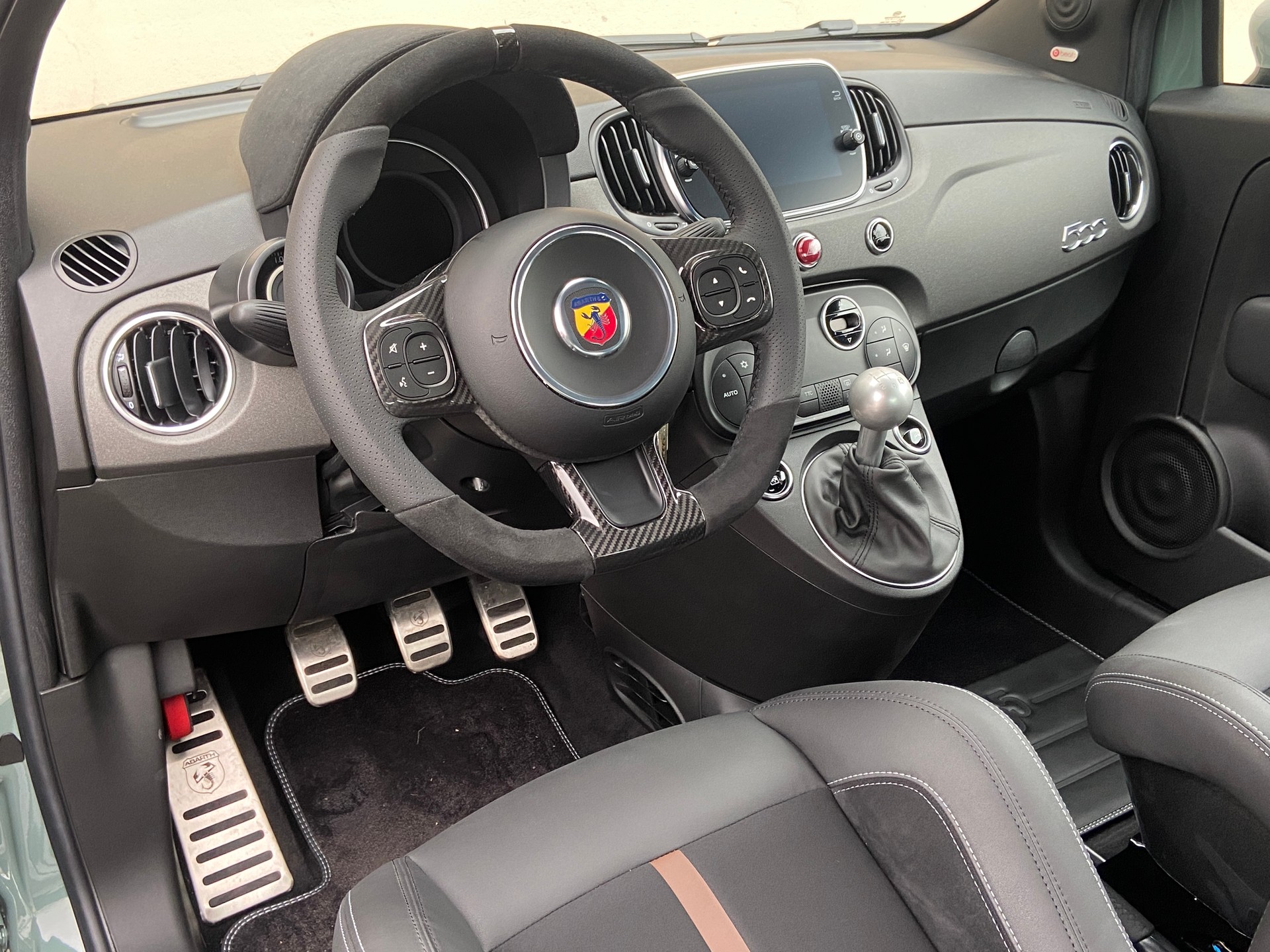 FIAT 695 1.4 16V Turbo Abarth 70 Anniversario-image-6