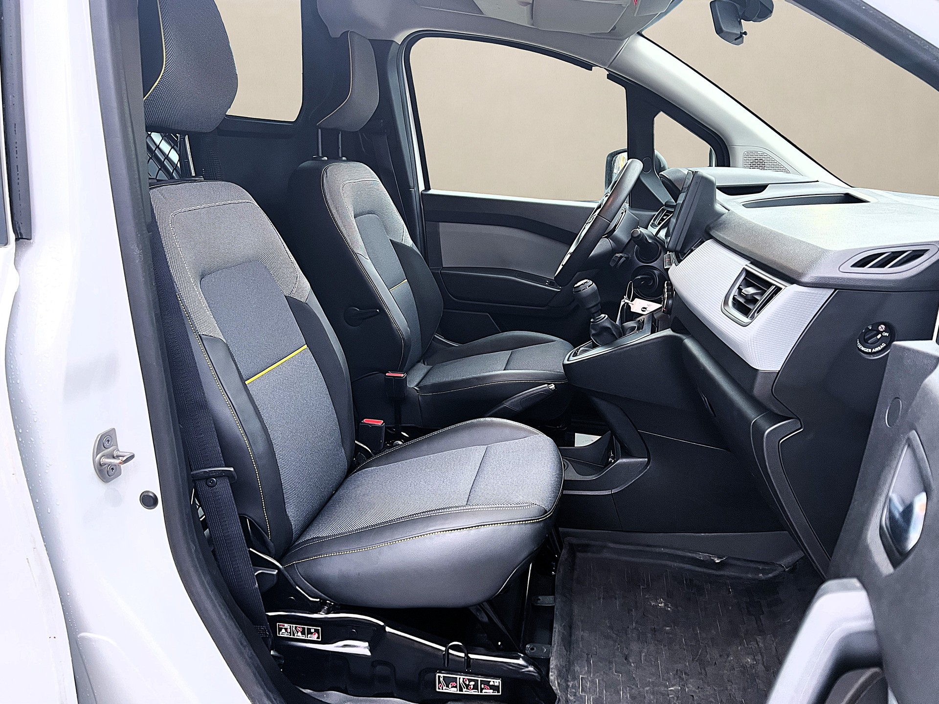 RENAULT Kangoo Van 1.5 dCi Standard 95 Extra-image-9