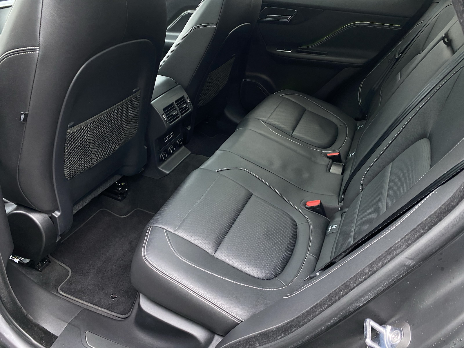 JAGUAR F-Pace 2.0 T 300 R-Sport AWD-image-9