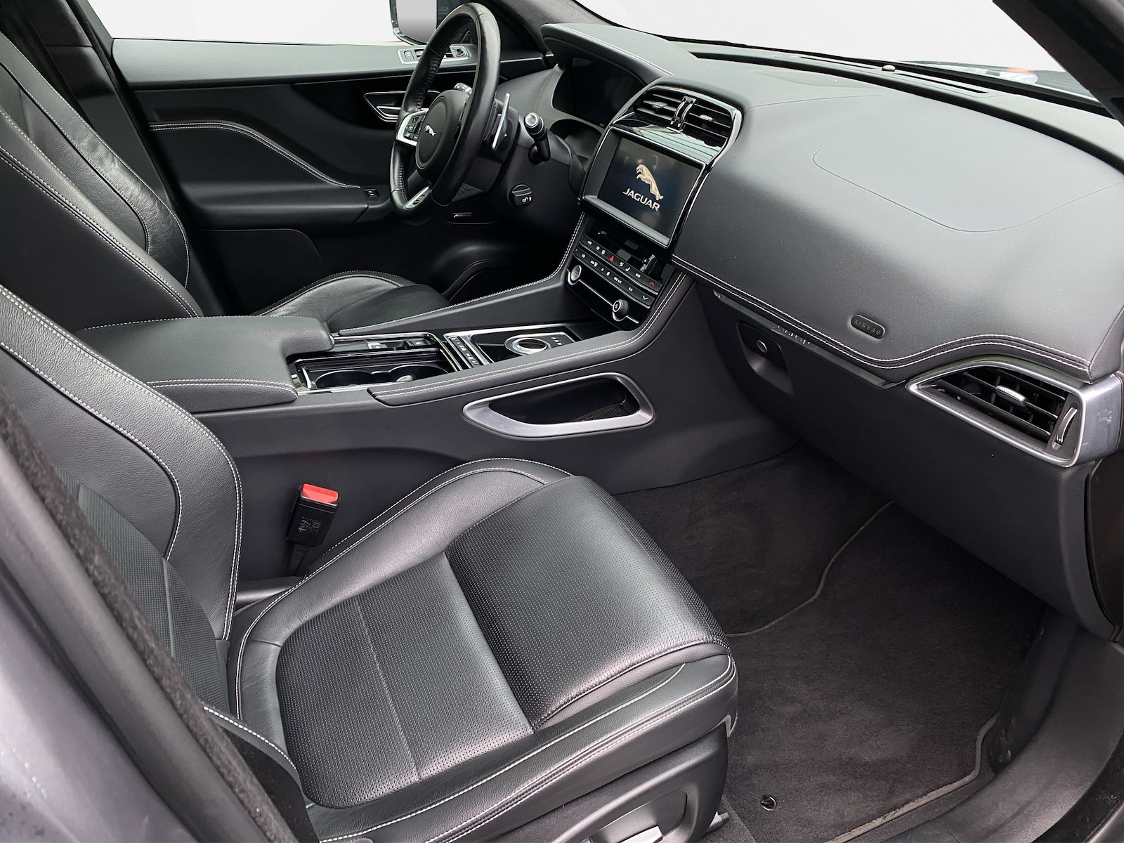JAGUAR F-Pace 2.0 T 300 R-Sport AWD-image-10