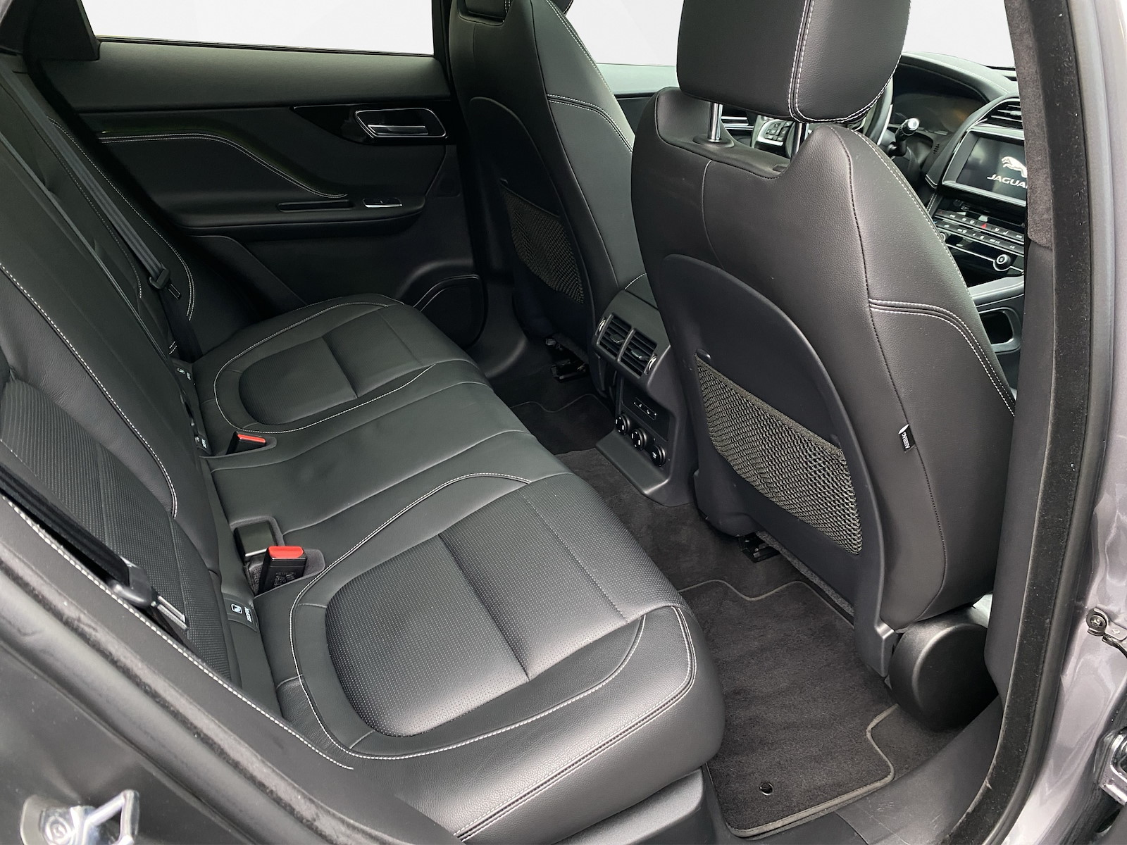 JAGUAR F-Pace 2.0 T 300 R-Sport AWD-image-11