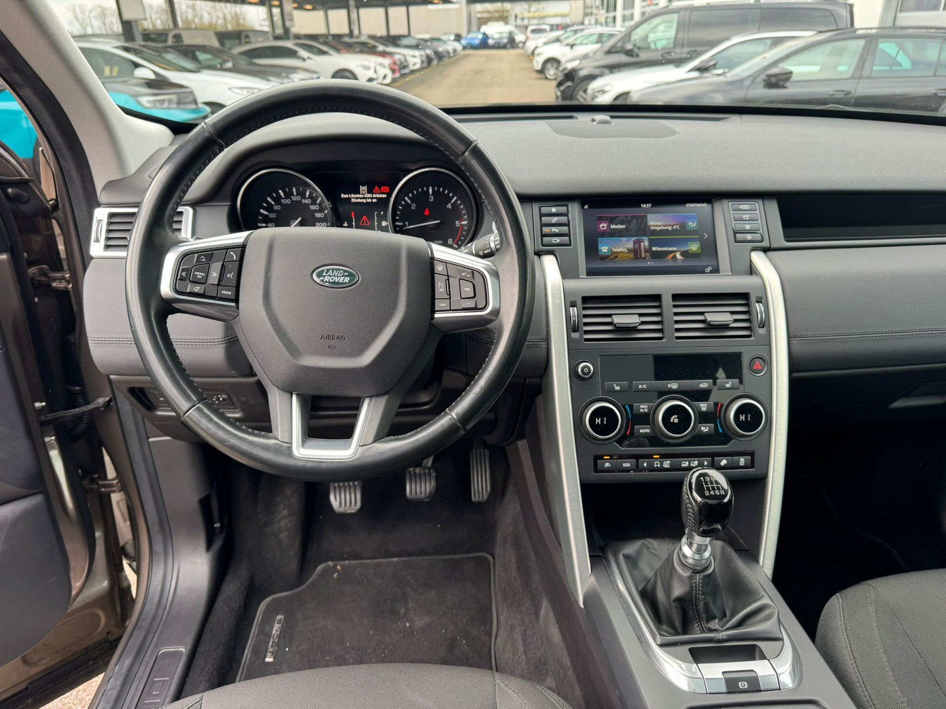 LAND ROVER Discovery Sport 2.0 TD4 HSE Luxury-image-12