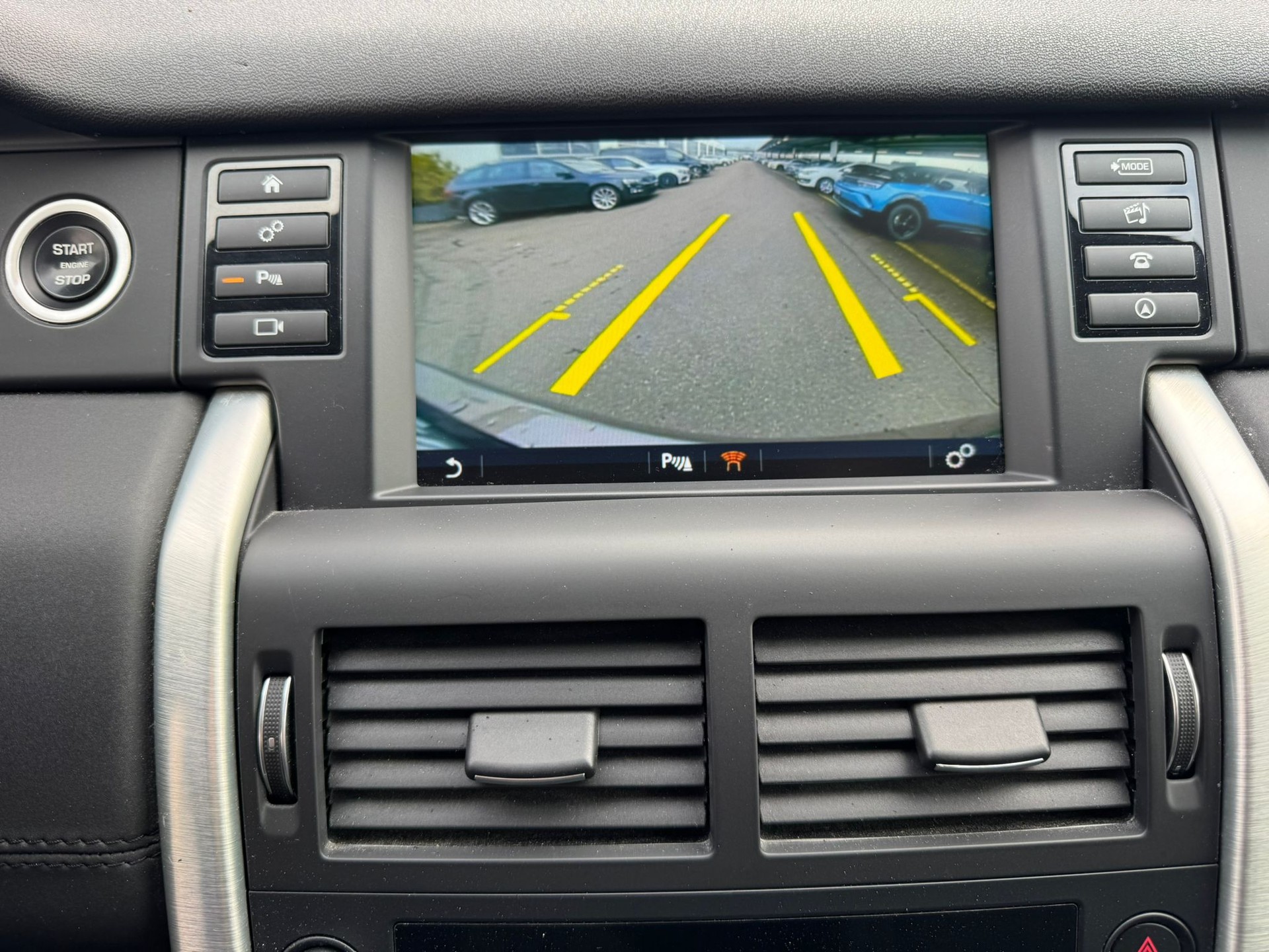 LAND ROVER Discovery Sport 2.0 TD4 HSE Luxury-image-14