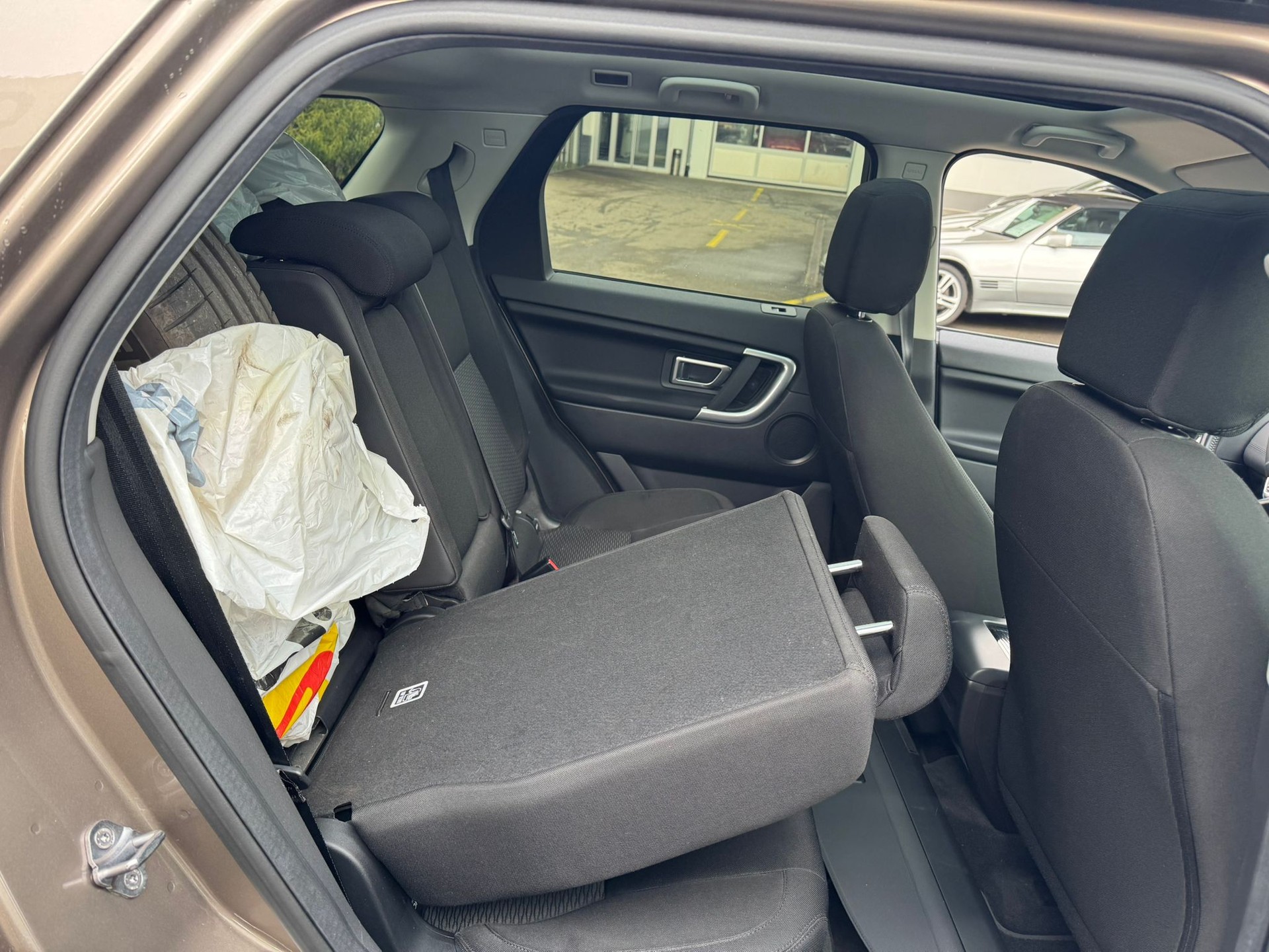 LAND ROVER Discovery Sport 2.0 TD4 HSE Luxury-image-10