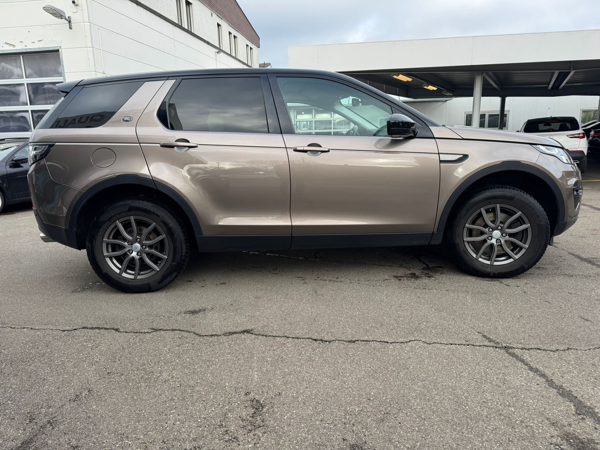 LAND ROVER Discovery Sport 2.0 TD4 HSE Luxury-image-3