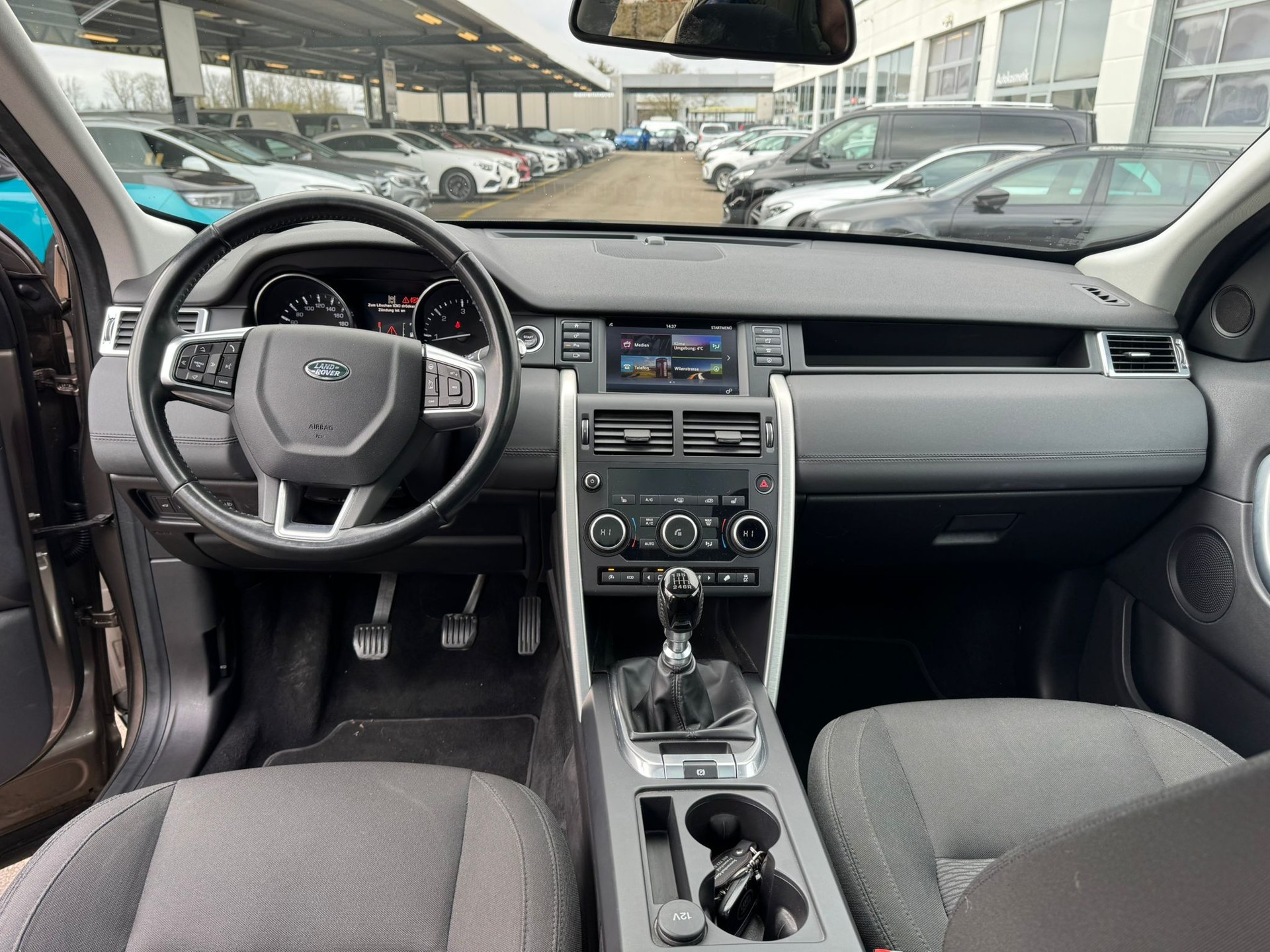 LAND ROVER Discovery Sport 2.0 TD4 HSE Luxury-image-11