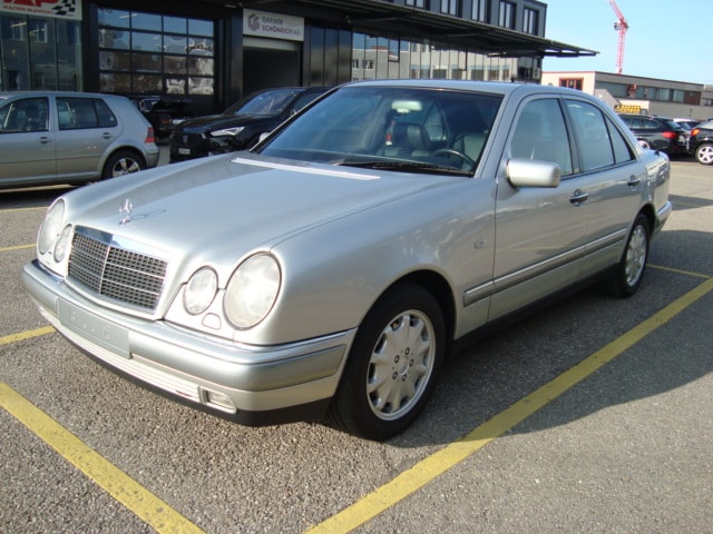 MERCEDES-BENZ E 320 Elégance Automatic-image-0