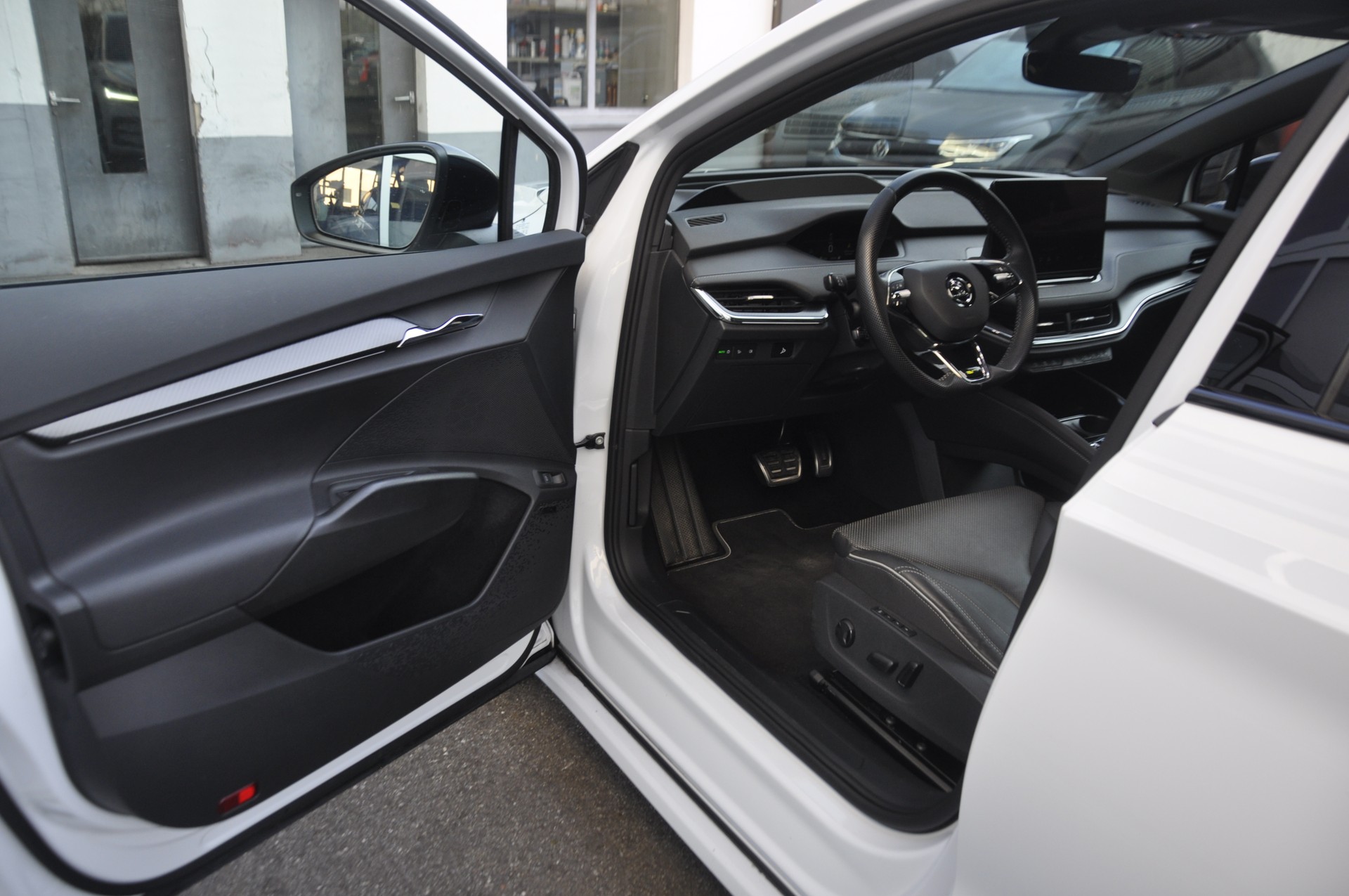 SKODA Enyaq Coupé RS iV 80 4x4 I Anhängerkupplung-image-8