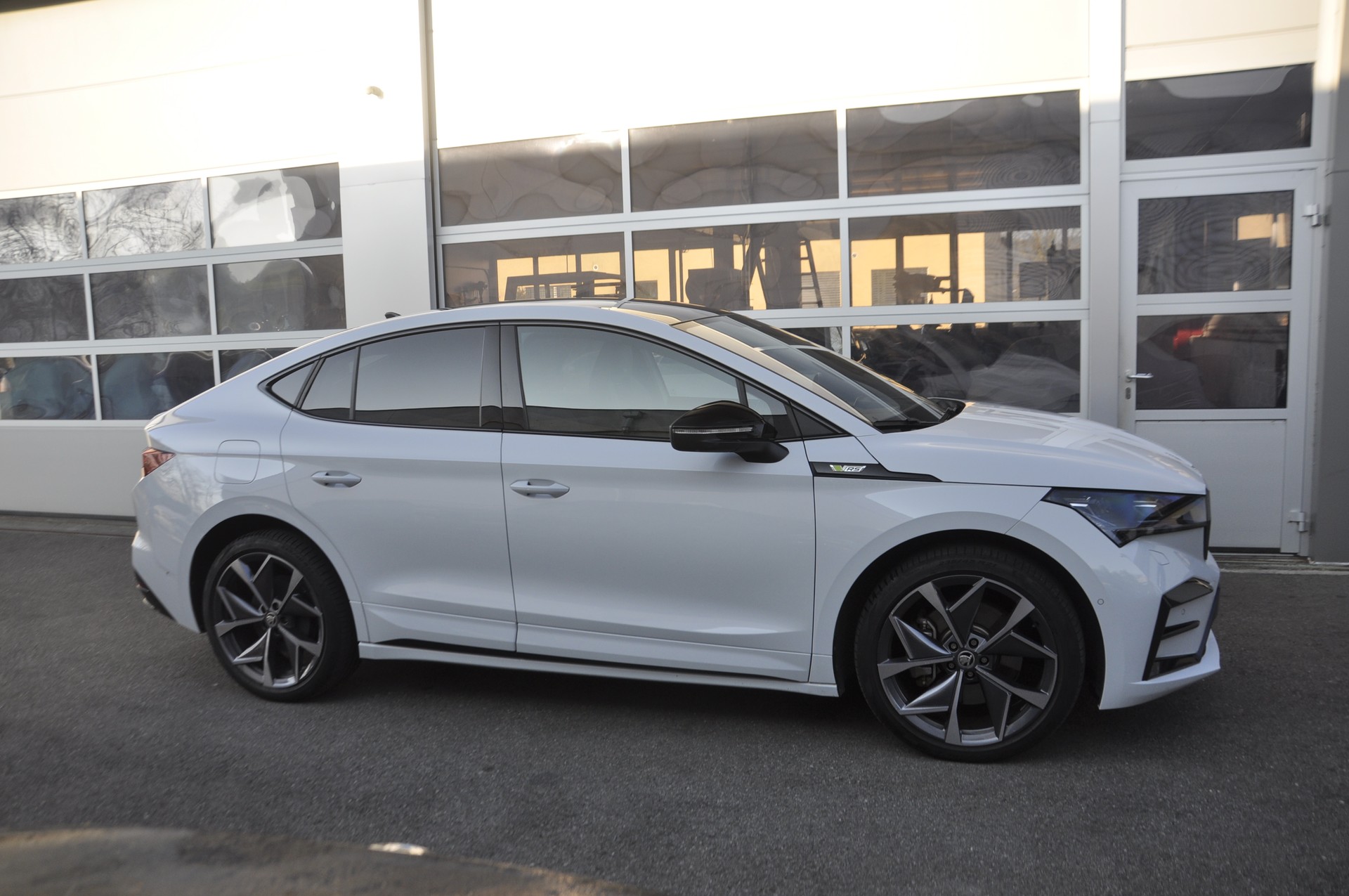 SKODA Enyaq Coupé RS iV 80 4x4 I Anhängerkupplung-image-1