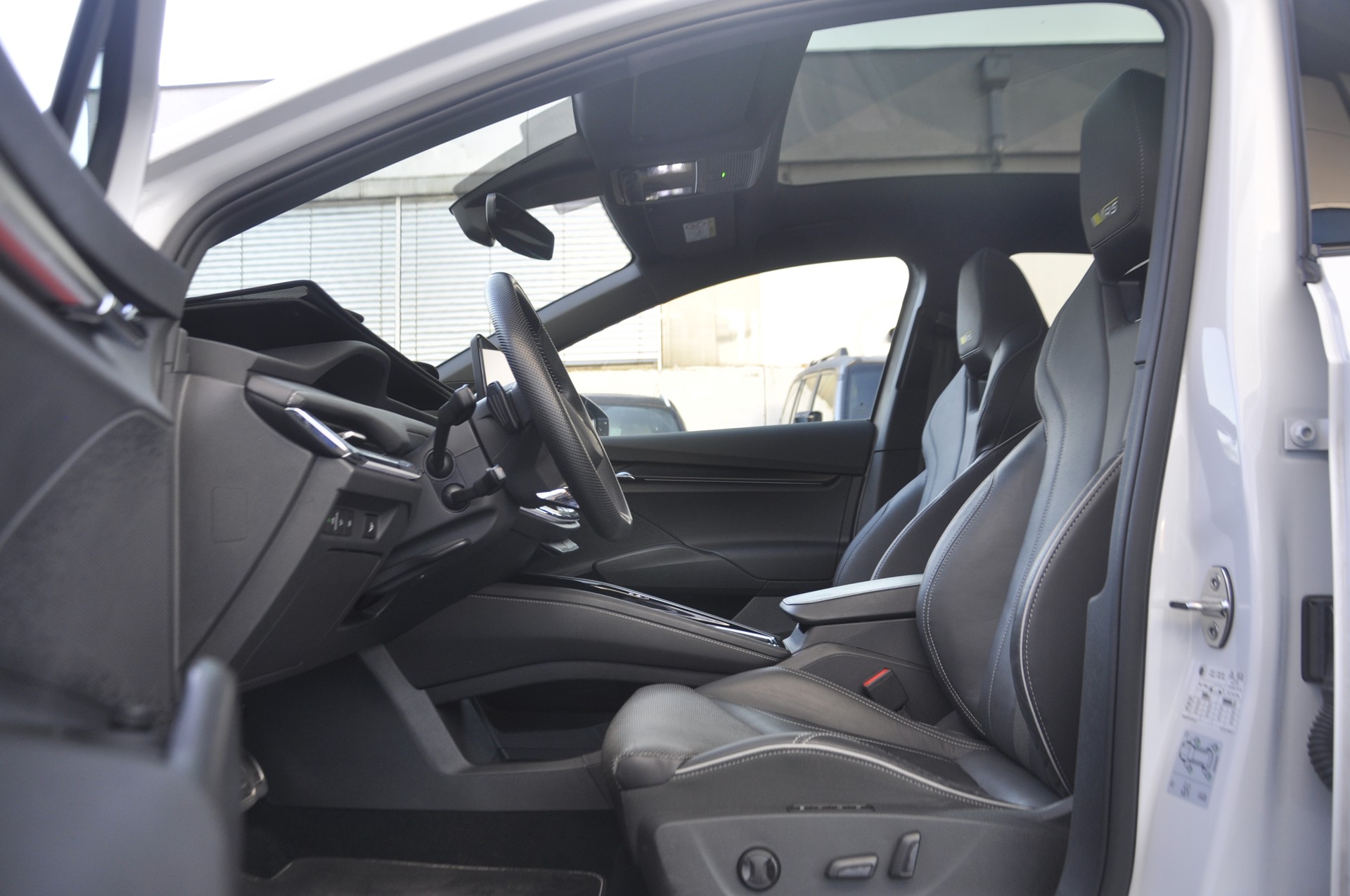 SKODA Enyaq Coupé RS iV 80 4x4 I Anhängerkupplung-image-13