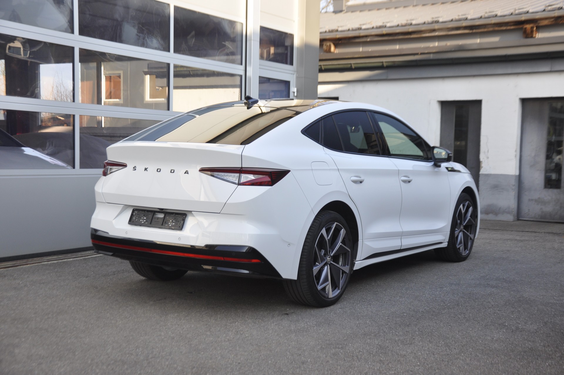 SKODA Enyaq Coupé RS iV 80 4x4 I Anhängerkupplung-image-2