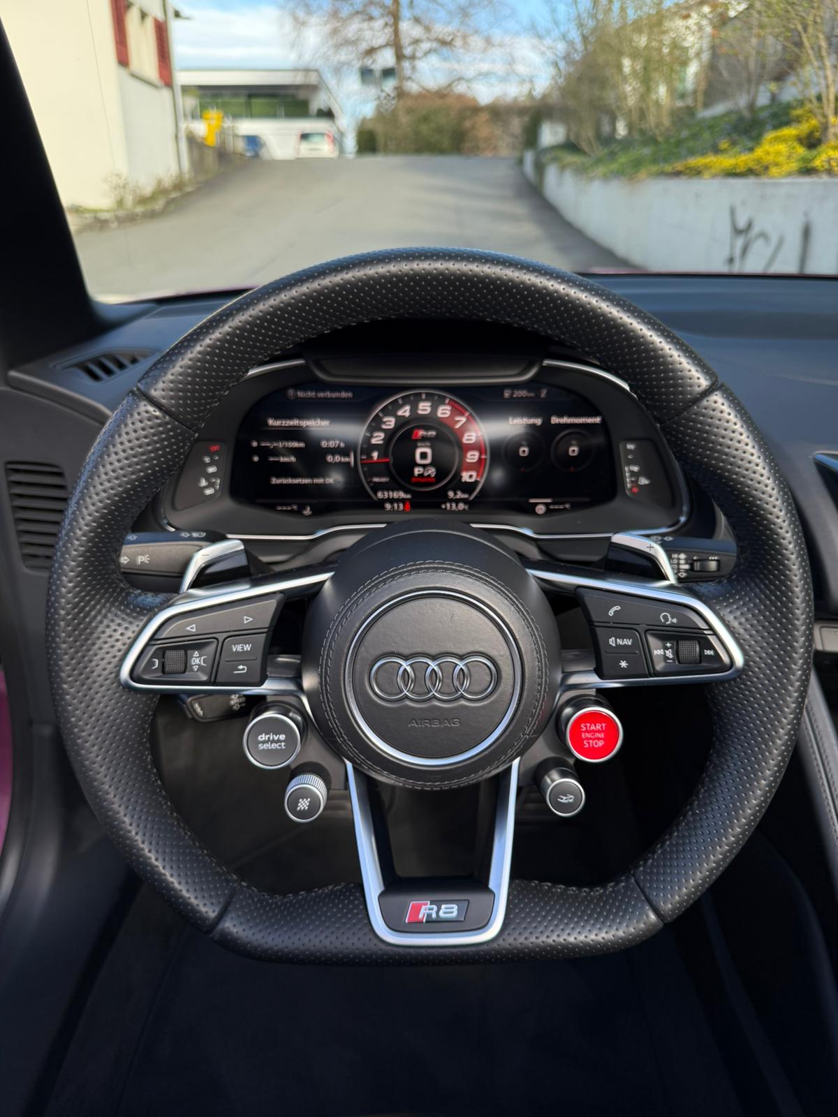 AUDI R8 Spyder 5.2 S-Tronic Quattro-image-11