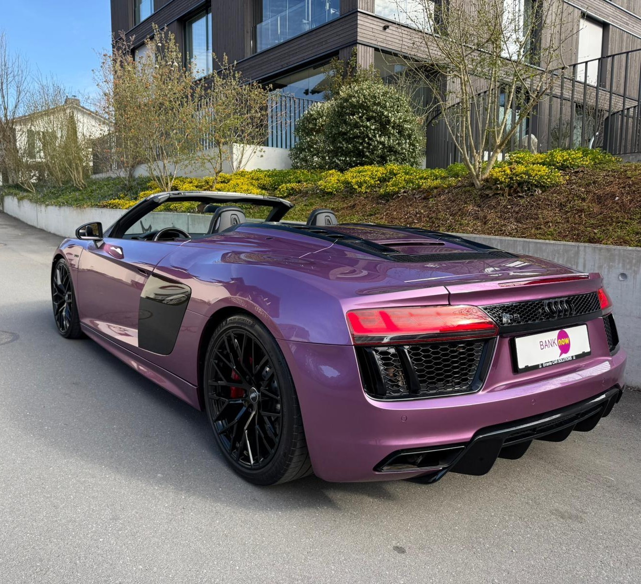 AUDI R8 Spyder 5.2 S-Tronic Quattro-image-2