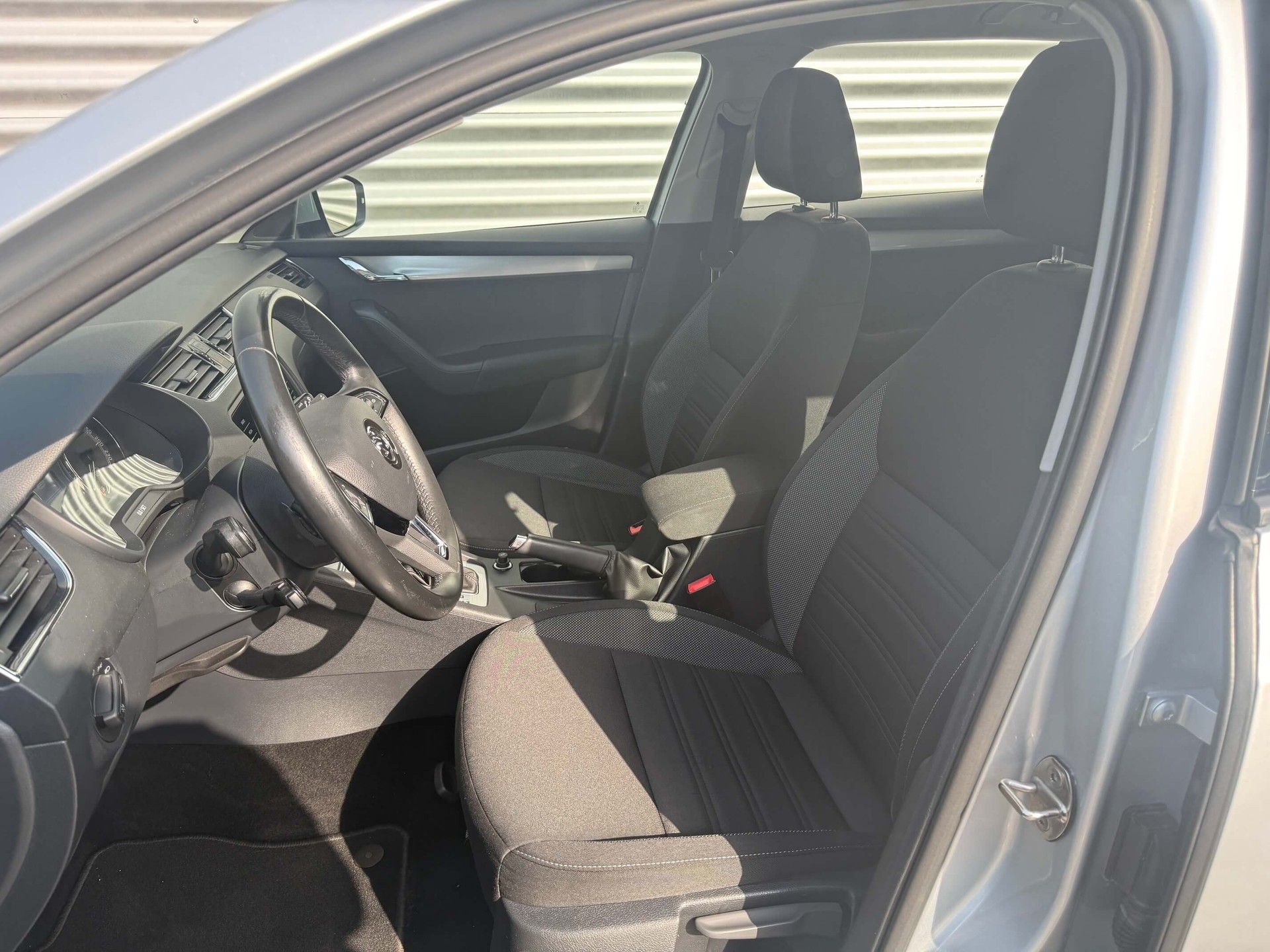 SKODA Octavia Combi 2.0 TDI Ambition 4x4 DSG-image-6
