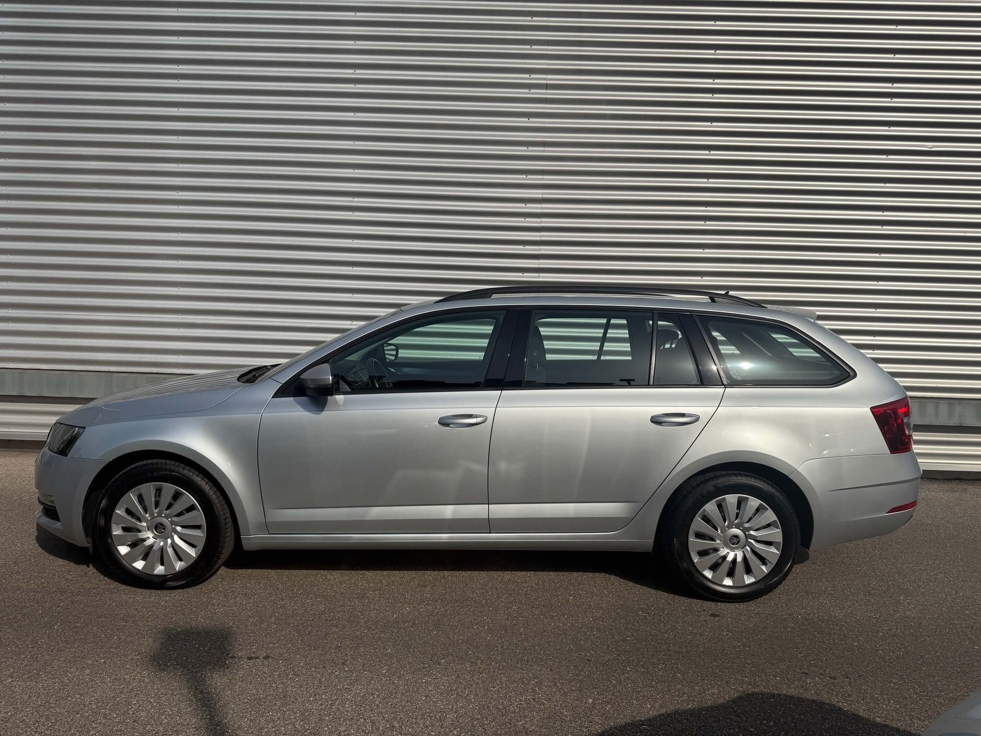 SKODA Octavia Combi 2.0 TDI Ambition 4x4 DSG-showroom-element-2