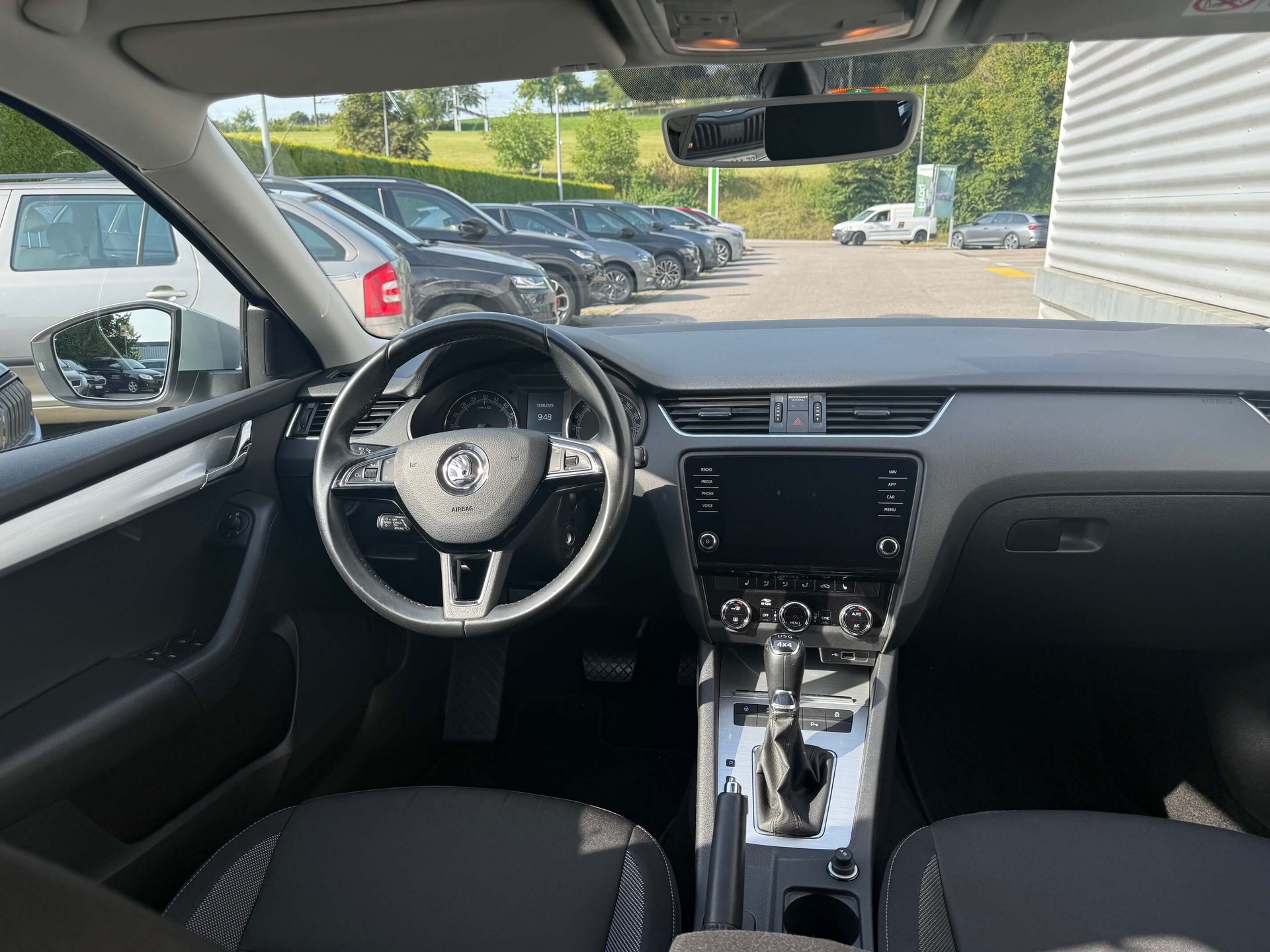 SKODA Octavia Combi 2.0 TDI Ambition 4x4 DSG-image-7
