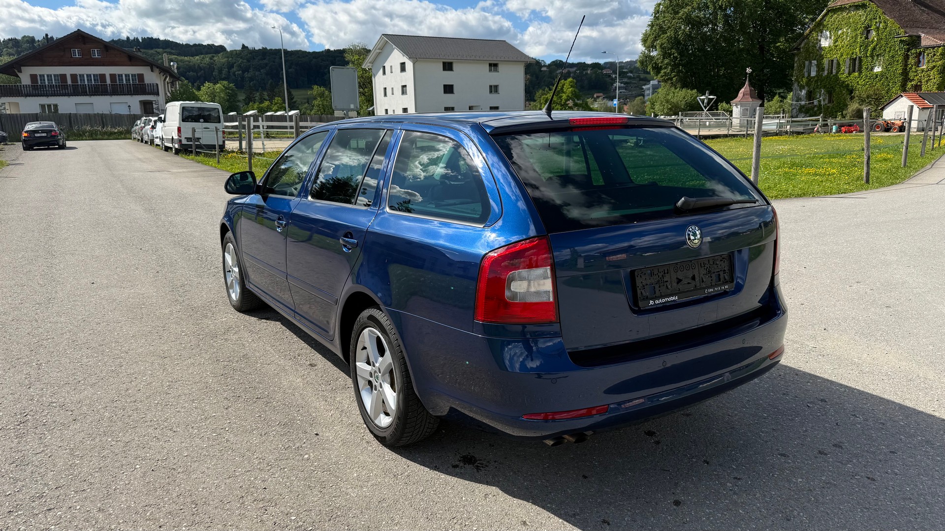 SKODA Octavia Combi 1.4 TSI Elegance DSG-image-4