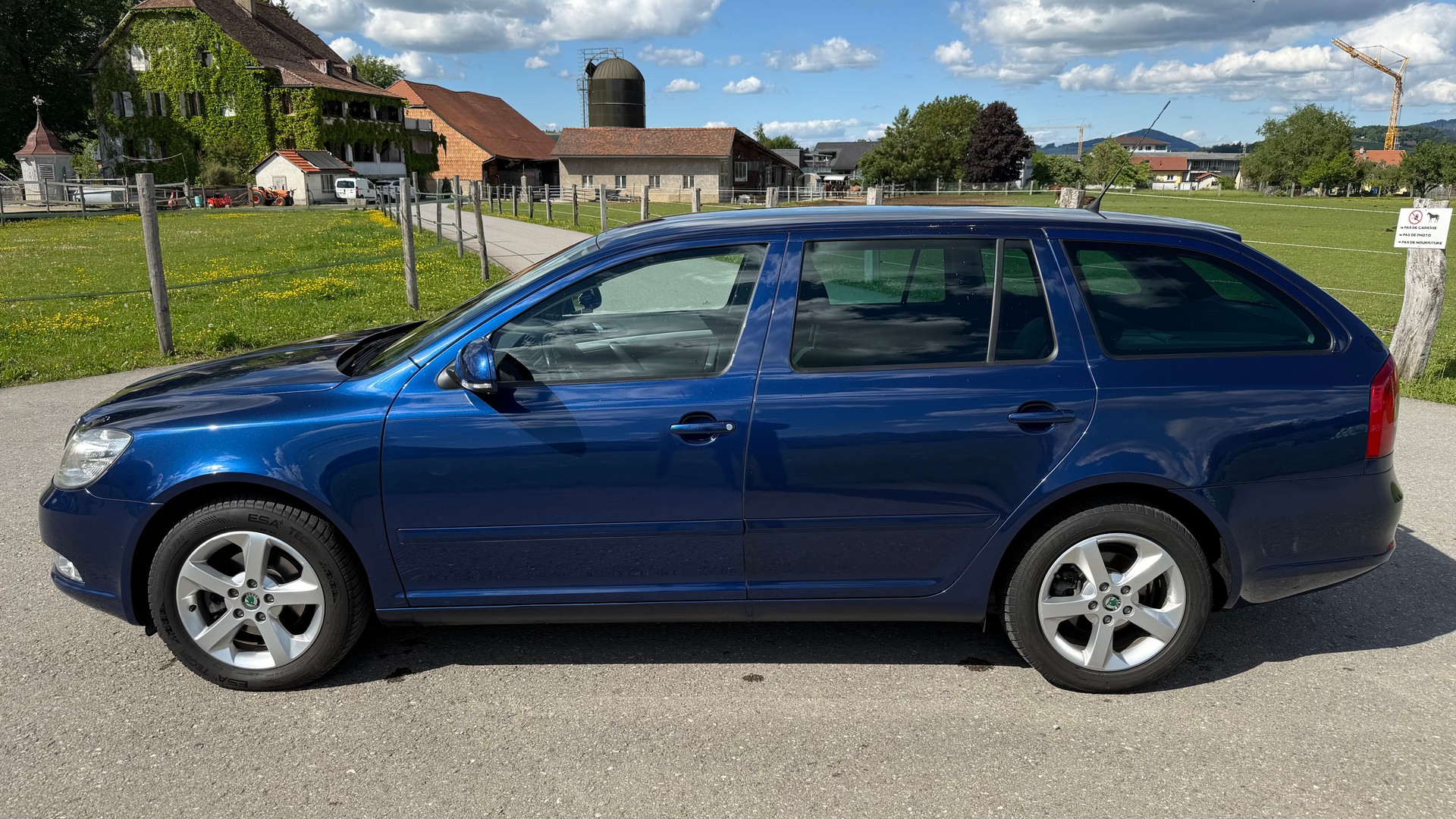 SKODA Octavia Combi 1.4 TSI Elegance DSG-image-3