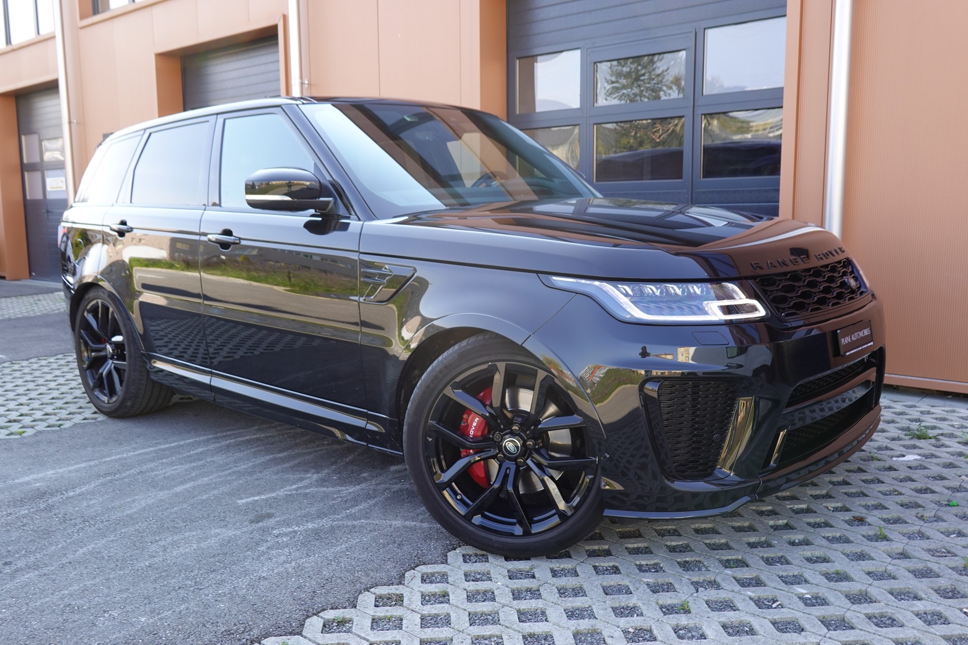 LAND ROVER Range Rover Sport 5.0 V8 S/C SVR Facelift 575' - "Toit Ouvrant * Roues 22' * Carbon * Son Meridian * Sièges Chauf./Ventilés"-showroom-element-2