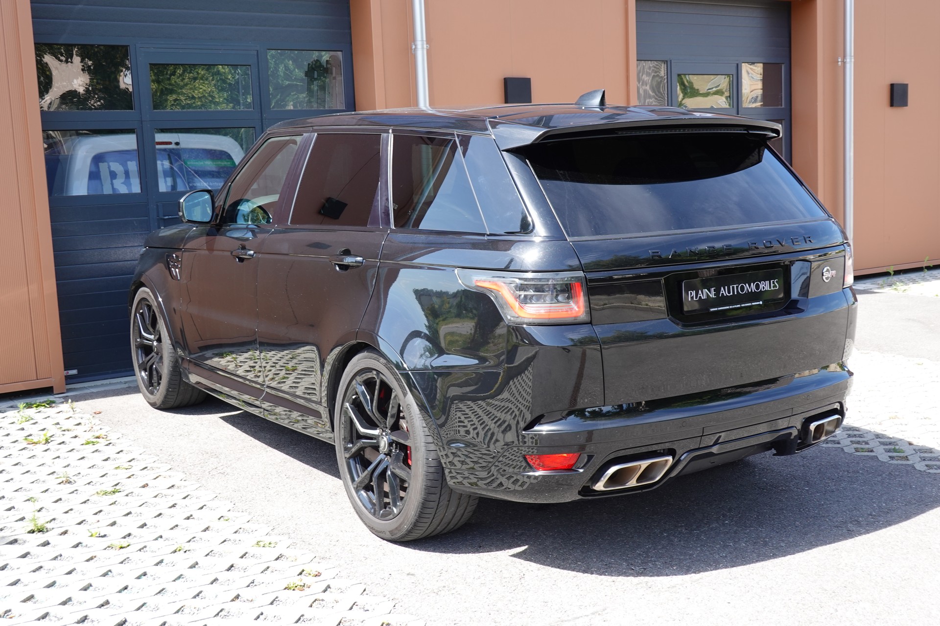 LAND ROVER Range Rover Sport 5.0 V8 S/C SVR Facelift 575' - "Toit Ouvrant * Roues 22' * Carbon * Son Meridian * Sièges Chauf./Ventilés"-image-9