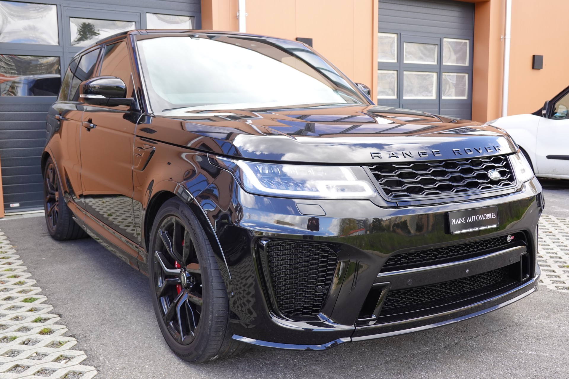 LAND ROVER Range Rover Sport 5.0 V8 S/C SVR Facelift 575' - "Toit Ouvrant * Roues 22' * Carbon * Son Meridian * Sièges Chauf./Ventilés"-showroom-element-1