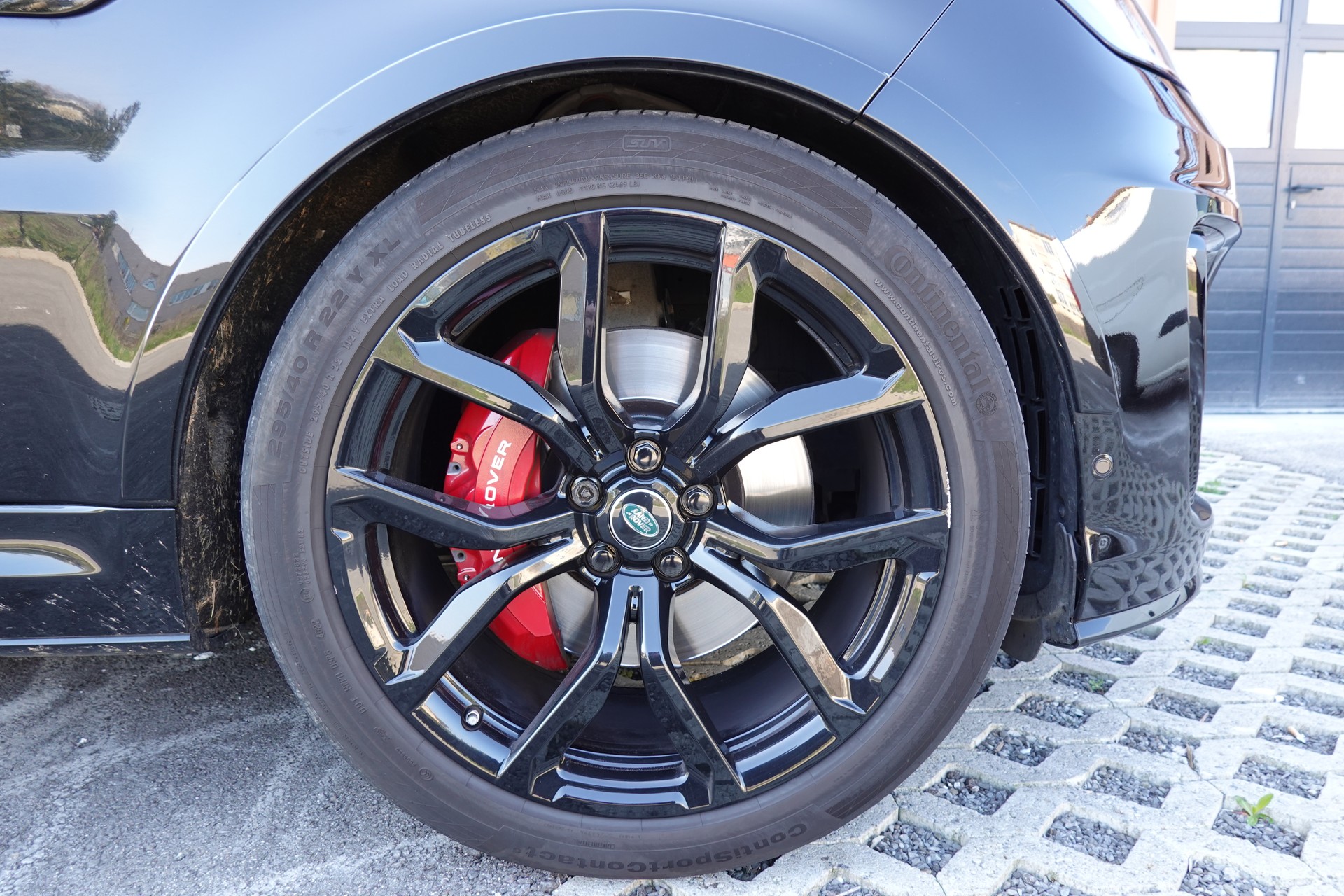LAND ROVER Range Rover Sport 5.0 V8 S/C SVR Facelift 575' - "Toit Ouvrant * Roues 22' * Carbon * Son Meridian * Sièges Chauf./Ventilés"-showroom-element-3