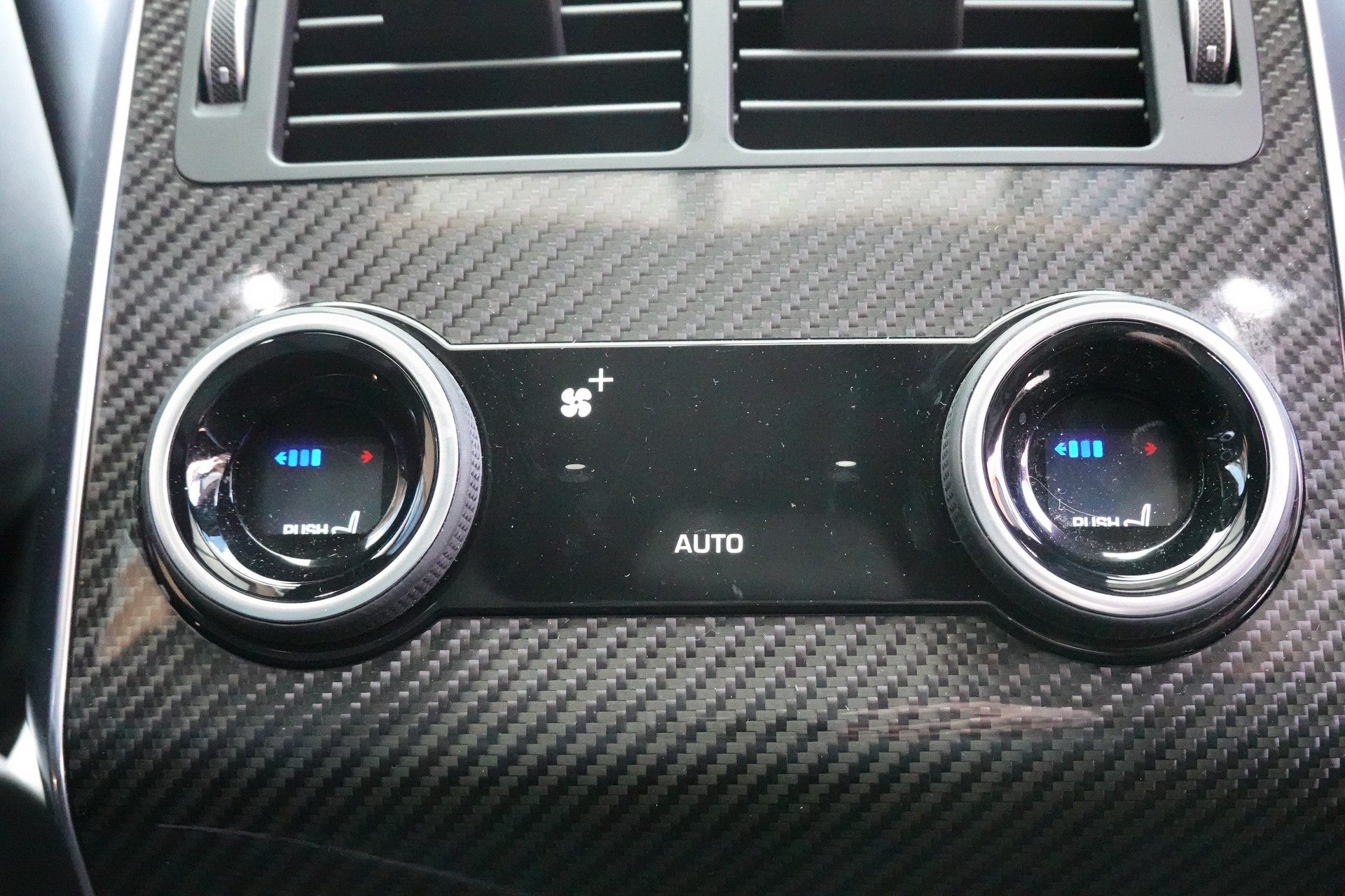 LAND ROVER Range Rover Sport 5.0 V8 S/C SVR Facelift 575' - "Toit Ouvrant * Roues 22' * Carbon * Son Meridian * Sièges Chauf./Ventilés"-image-18