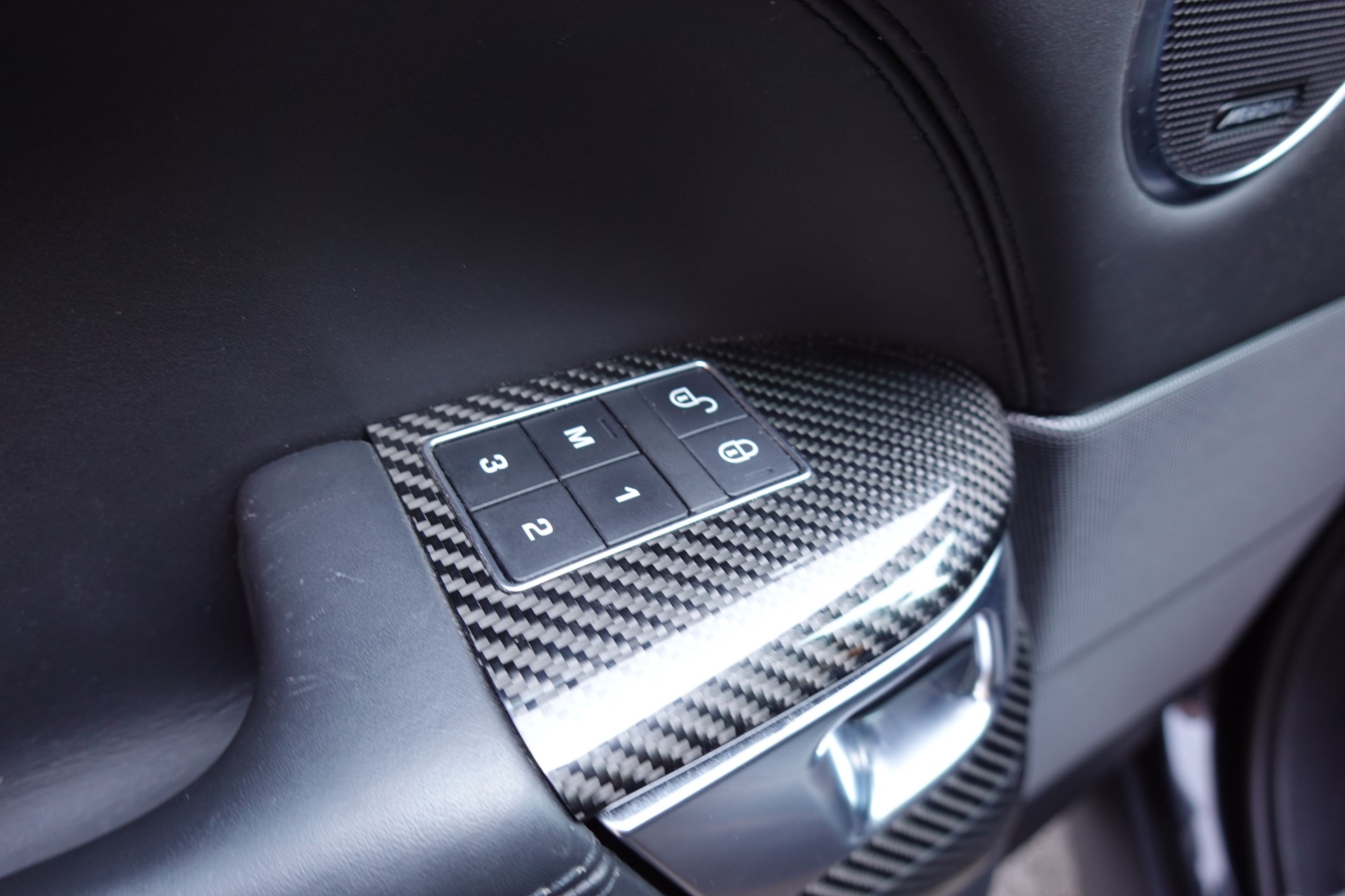 LAND ROVER Range Rover Sport 5.0 V8 S/C SVR Facelift 575' - "Toit Ouvrant * Roues 22' * Carbon * Son Meridian * Sièges Chauf./Ventilés"-image-21