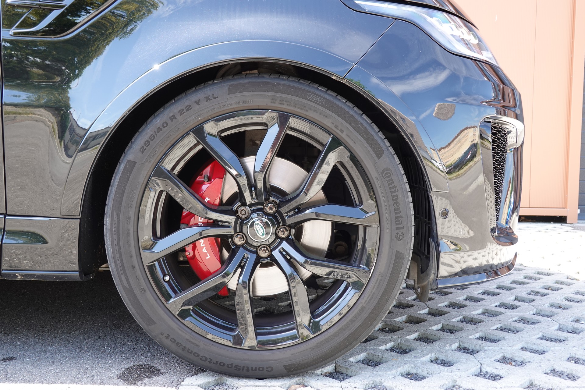 LAND ROVER Range Rover Sport 5.0 V8 S/C SVR Facelift 575' - "Toit Ouvrant * Roues 22' * Carbon * Son Meridian * Sièges Chauf./Ventilés"-image-4