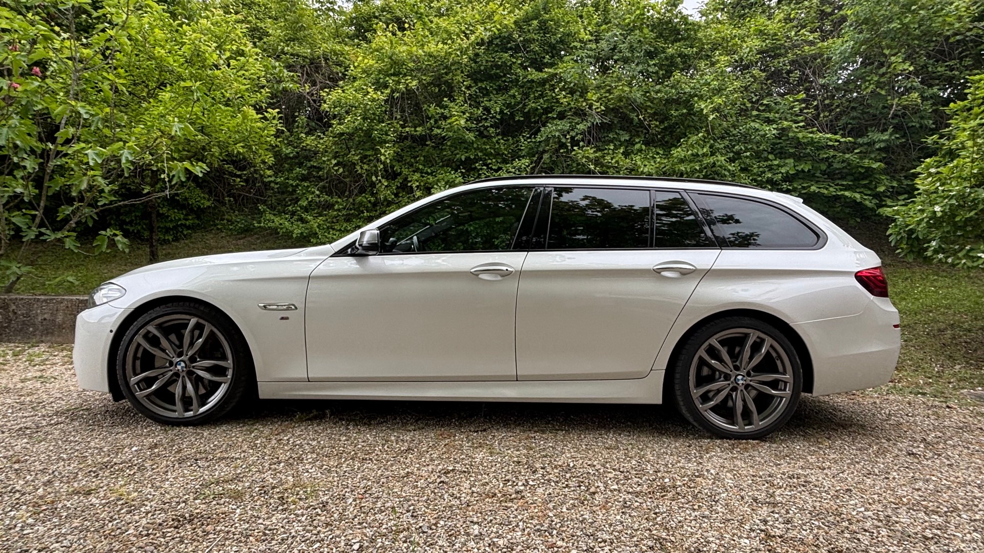 BMW M550d Touring xDrive Steptronic-image-2