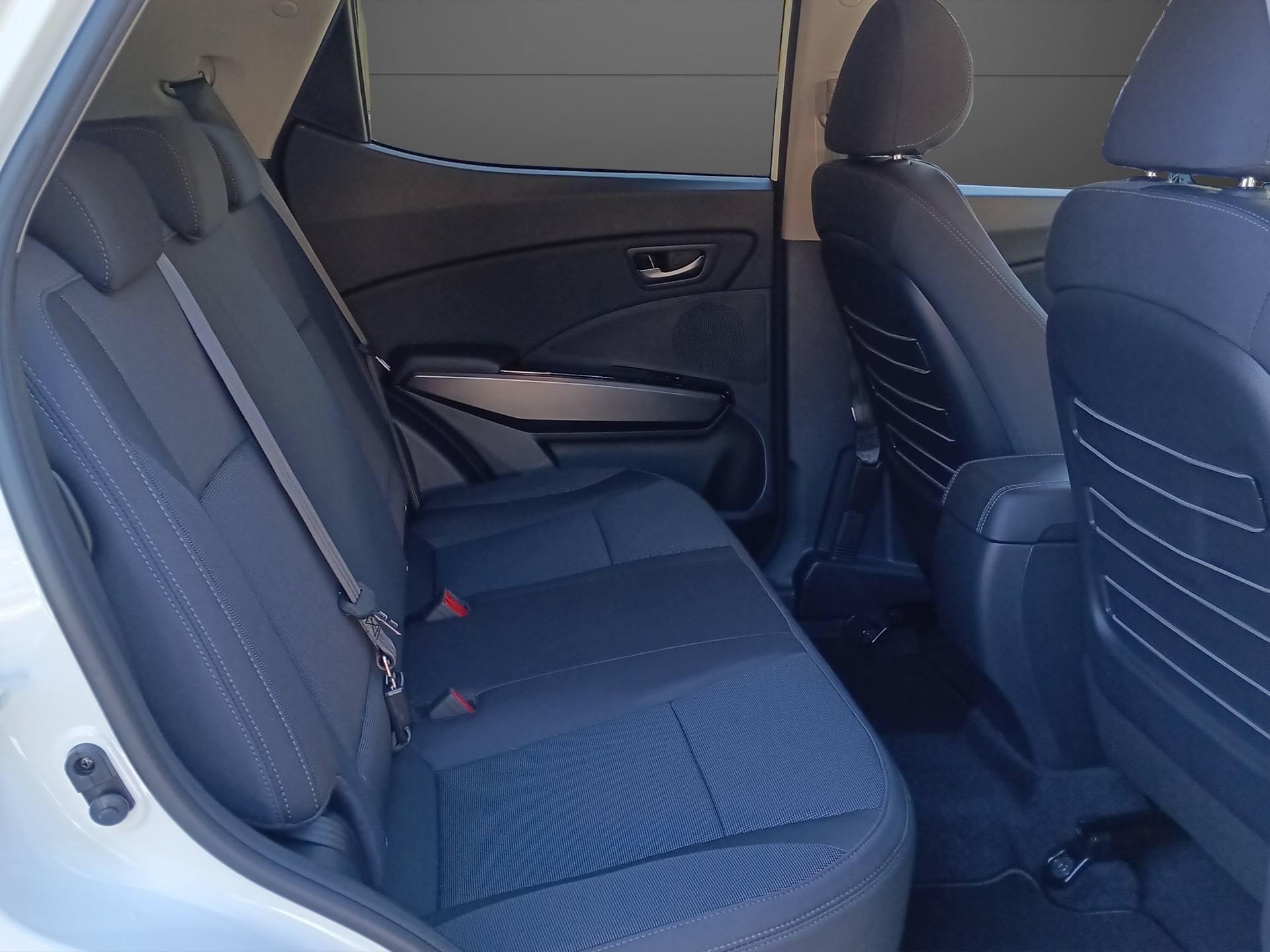 KGM-SsangYong Tivoli 1.5 T GDI Steel 4WD Automat-image-16