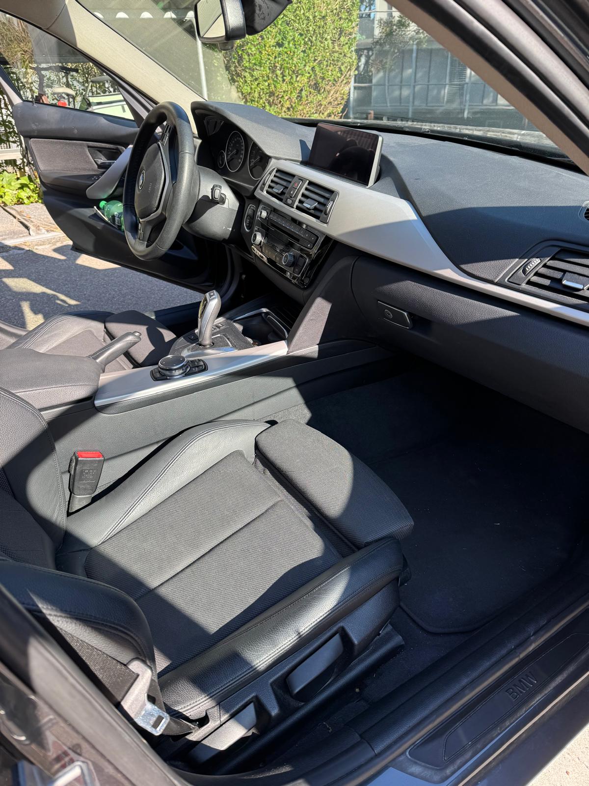 BMW 330i xDrive Steptronic-image-12