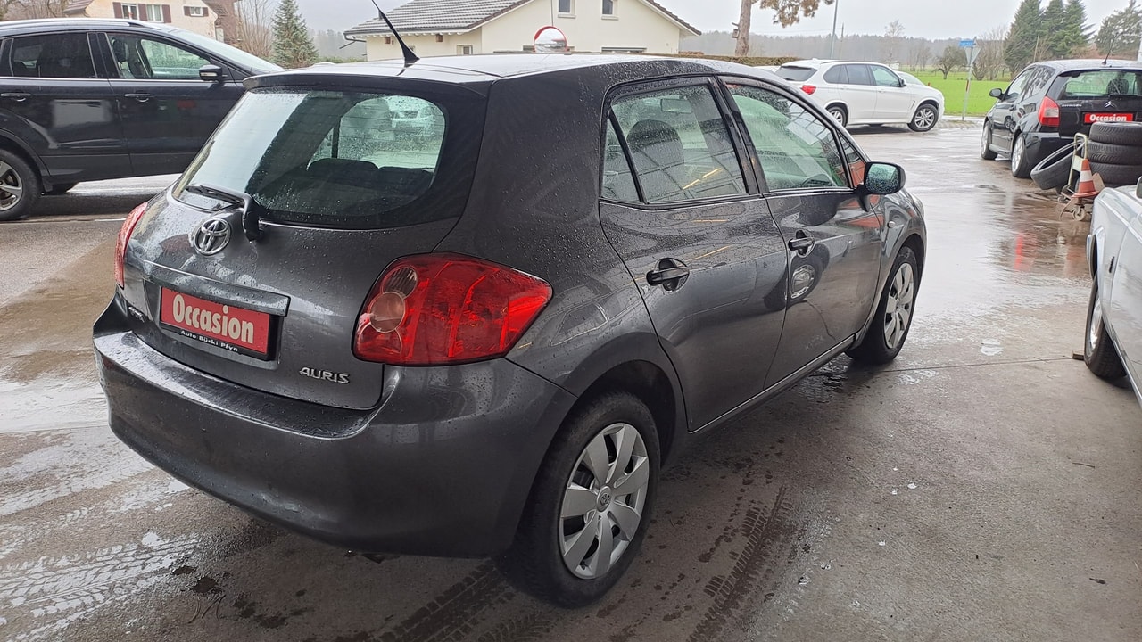 TOYOTA Auris 1.4 D-4D Linea Luna-image-5