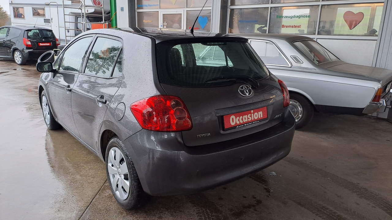 TOYOTA Auris 1.4 D-4D Linea Luna-image-7