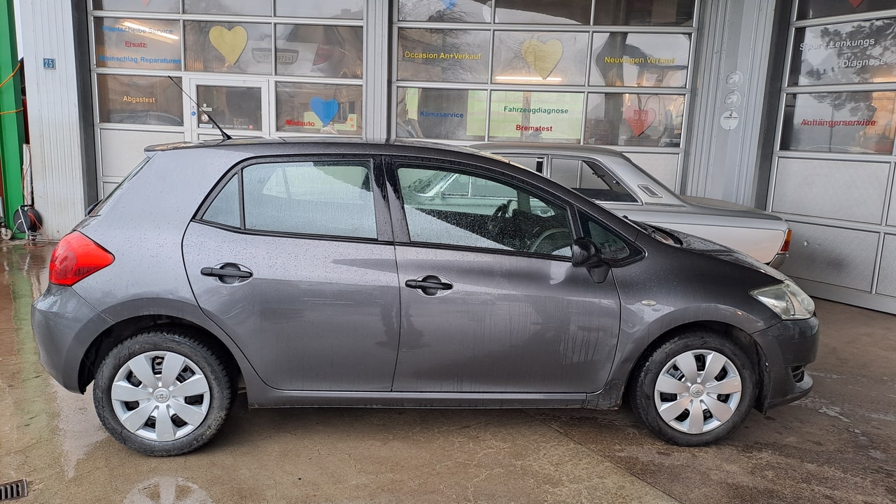 TOYOTA Auris 1.4 D-4D Linea Luna-image-4