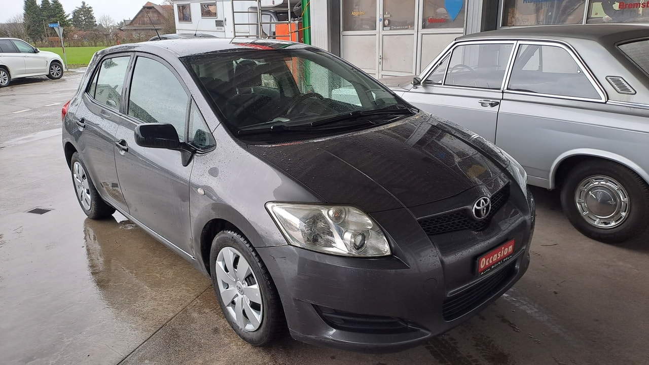 TOYOTA Auris 1.4 D-4D Linea Luna-image-3