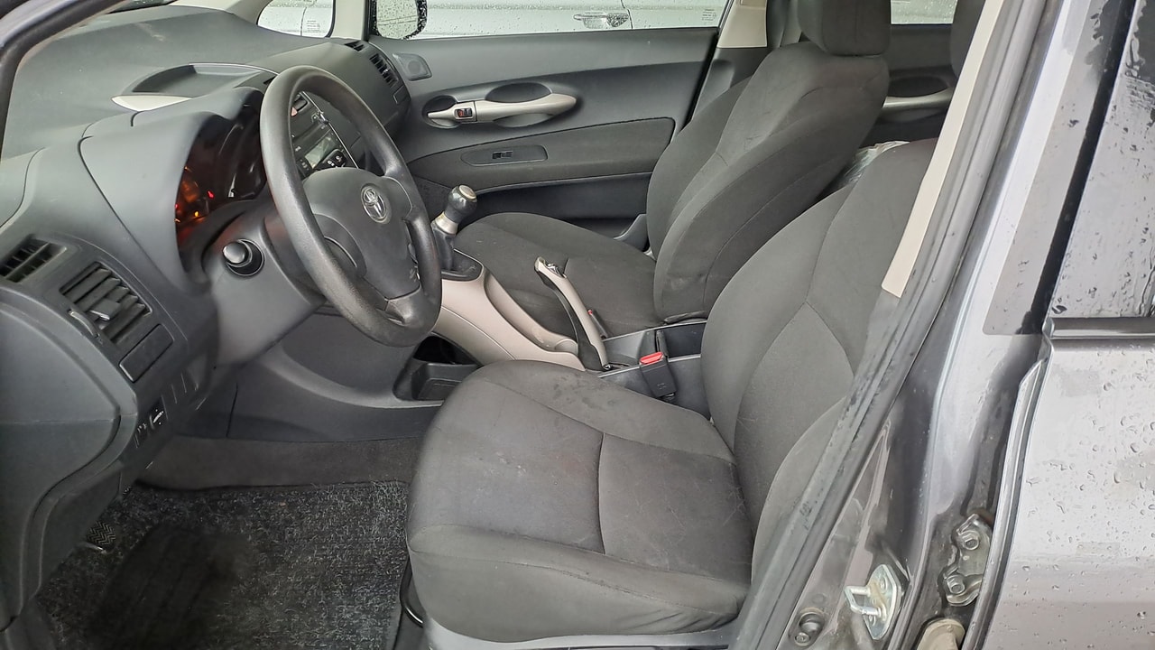 TOYOTA Auris 1.4 D-4D Linea Luna-image-9