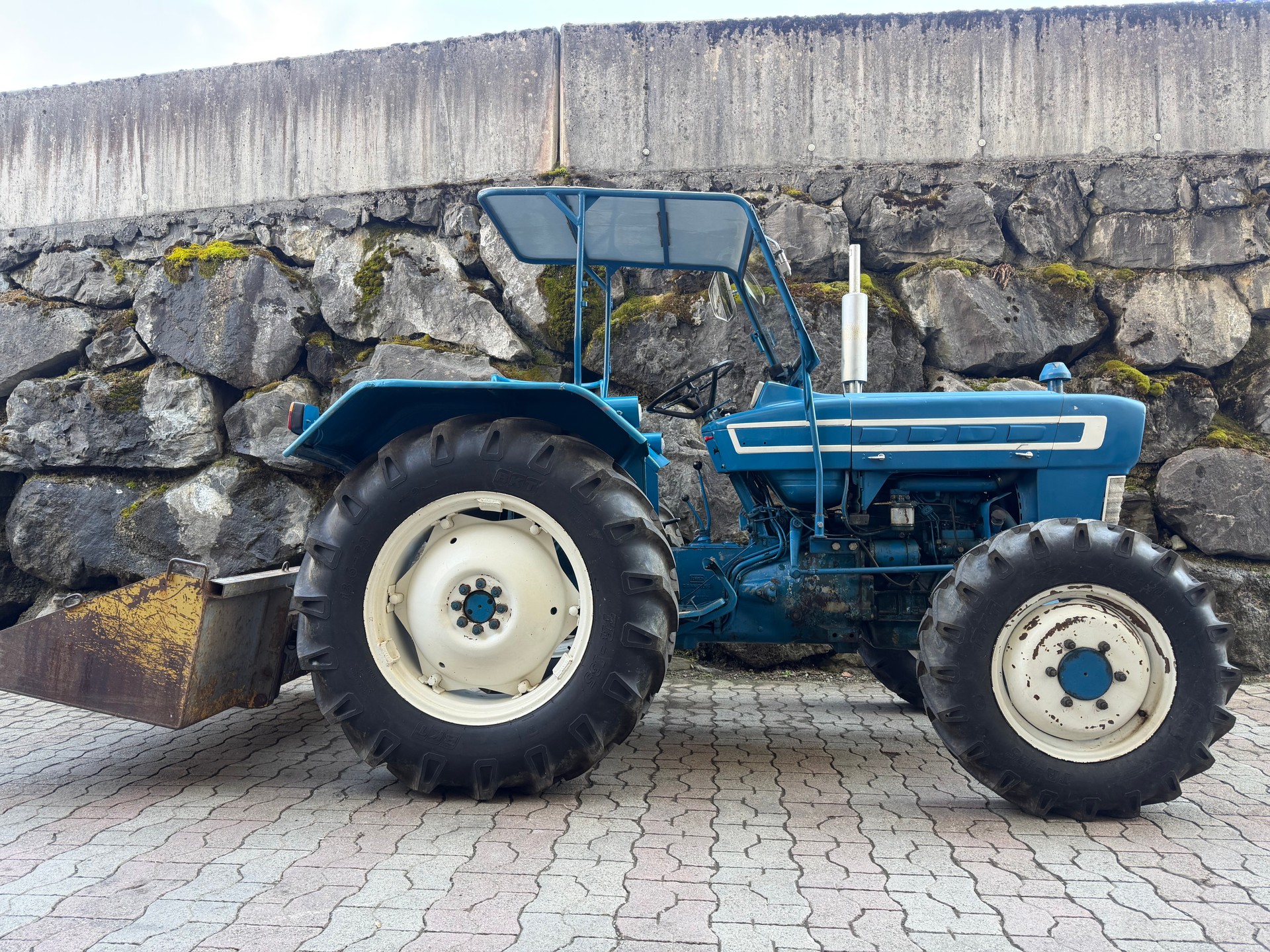 FORD Traktor 4x4 3000-image-4