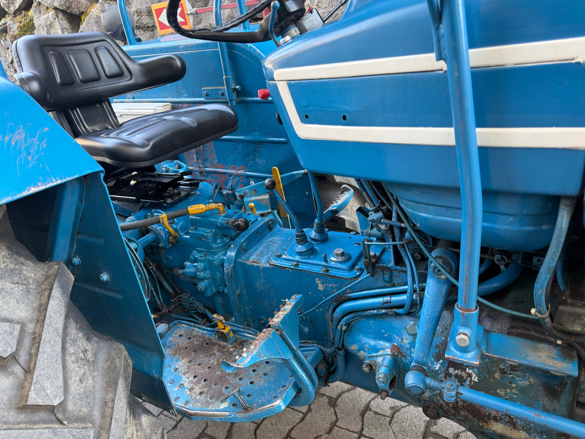 FORD Traktor 4x4 3000-image-8