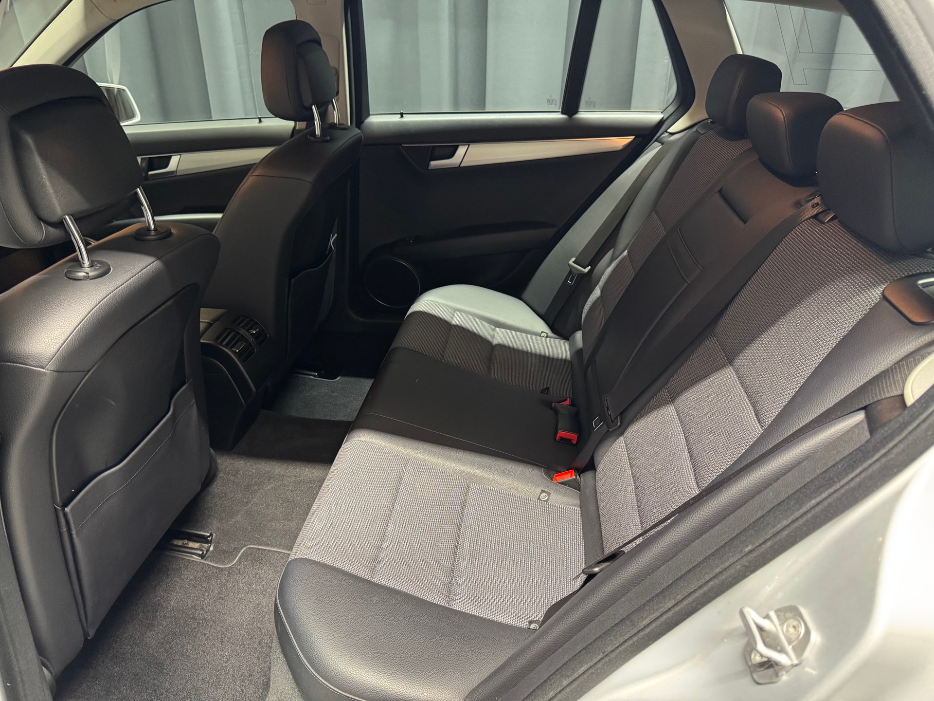 MERCEDES-BENZ C 180 Avantgarde (14)-image-7