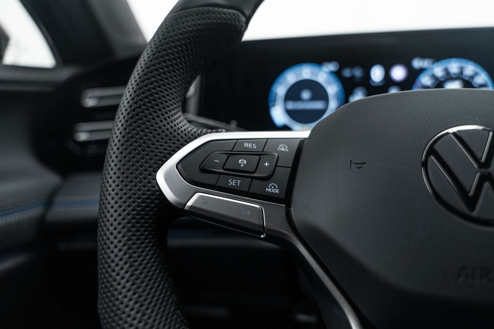 VW Tiguan 1.5 TSi evo2 mHEV R-Line DSG-Automat-image-14