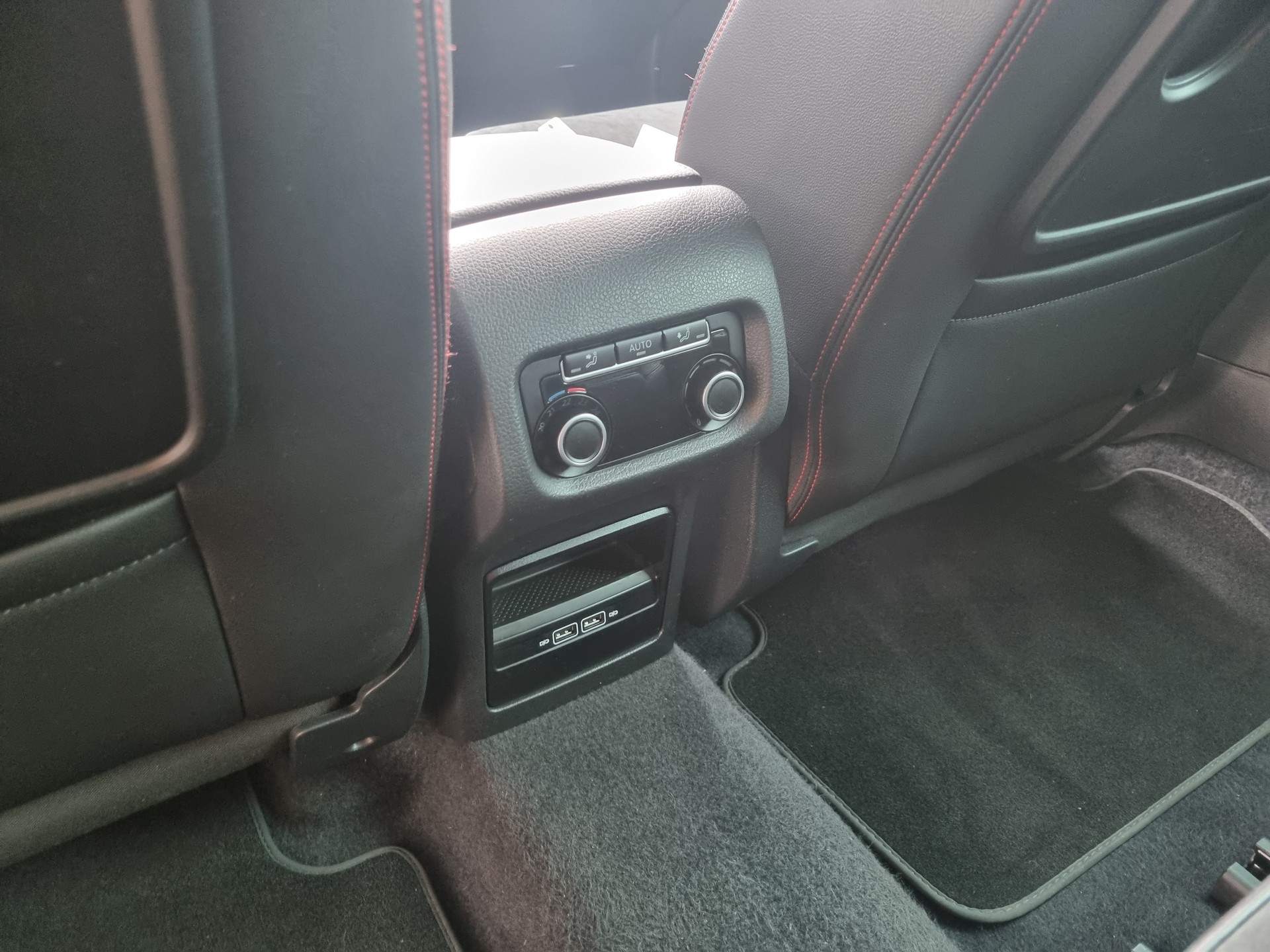 SEAT Alhambra 1.4 TSI DSG Hola FR-image-16