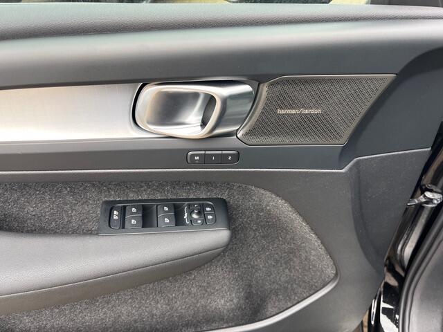 VOLVO XC40 Black Edition PLUS DCT-image-9