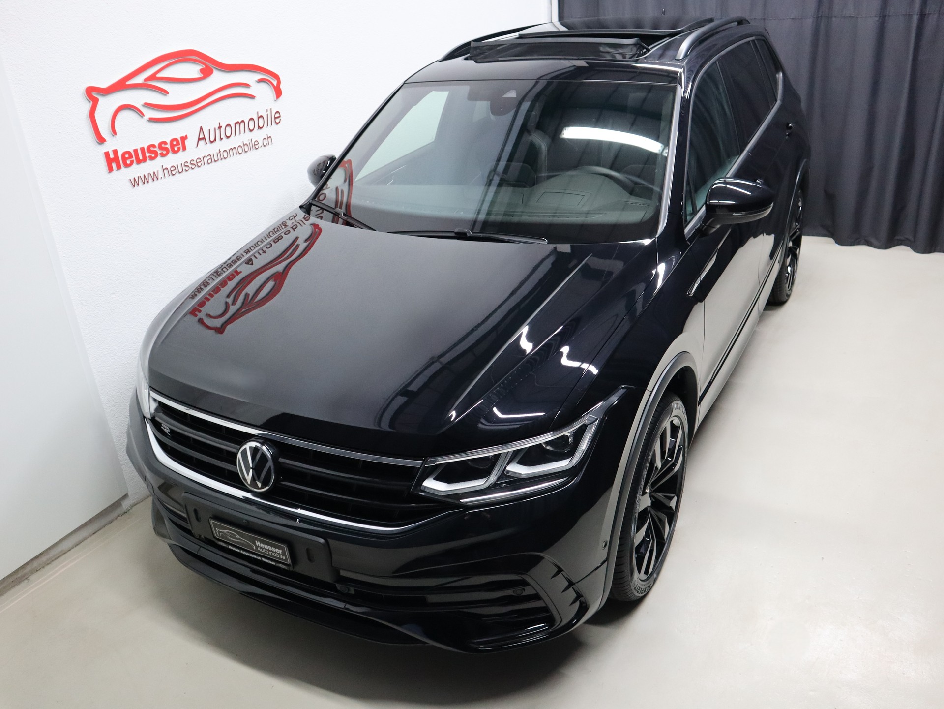 VW Tiguan Allspace 2.0 TDI 4Motion DSG - R-Line - Black Style - 7 Sitzplätze - Panorama - Leder - Head-Up - 360° Kamera - 200 PS-showroom-element-2