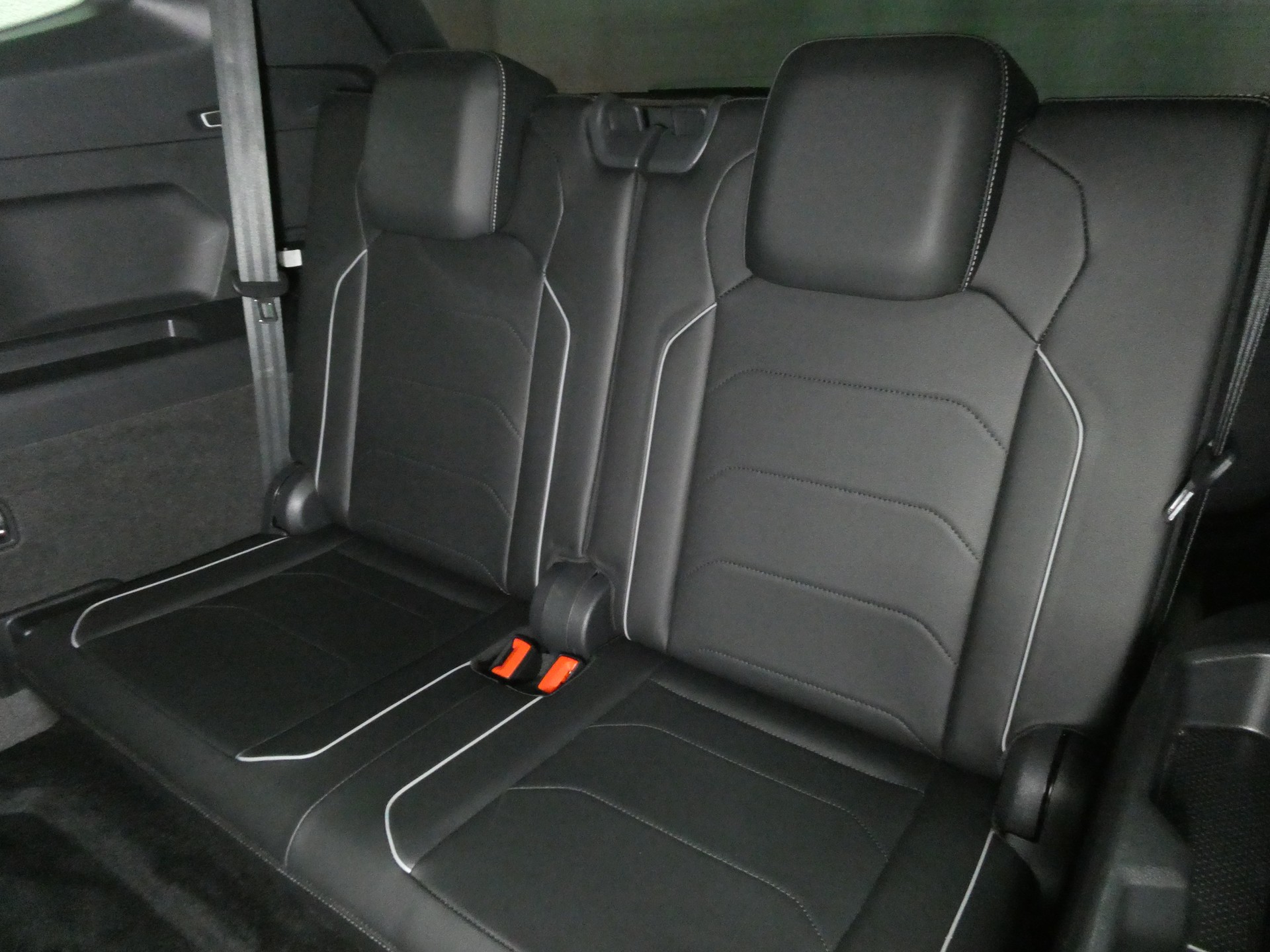 VW Tiguan Allspace 2.0 TDI 4Motion DSG - R-Line - Black Style - 7 Sitzplätze - Panorama - Leder - Head-Up - 360° Kamera - 200 PS-image-12