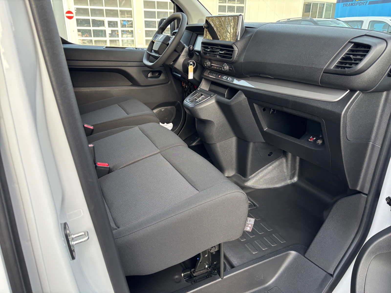 PEUGEOT Expert 1.5 BlueHDi 120 S&S Standard-image-8