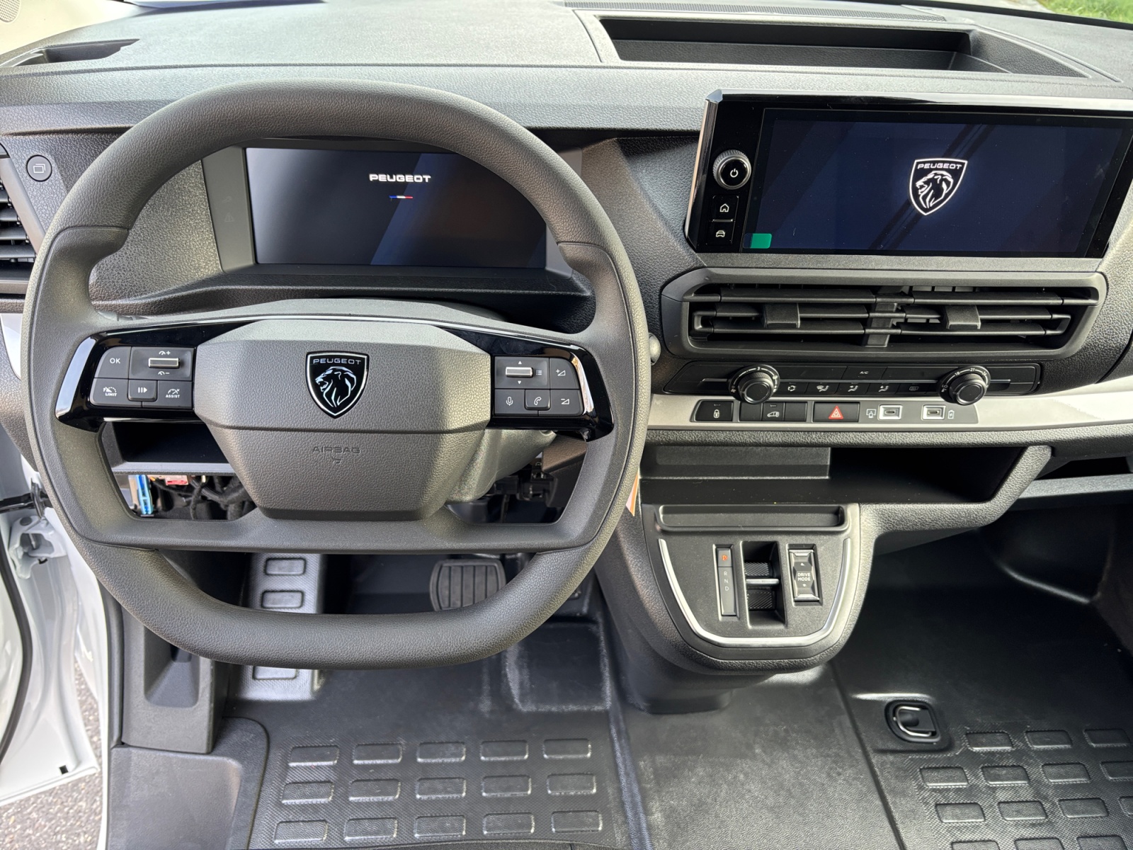 PEUGEOT Expert 1.5 BlueHDi 120 S&S Standard-image-9